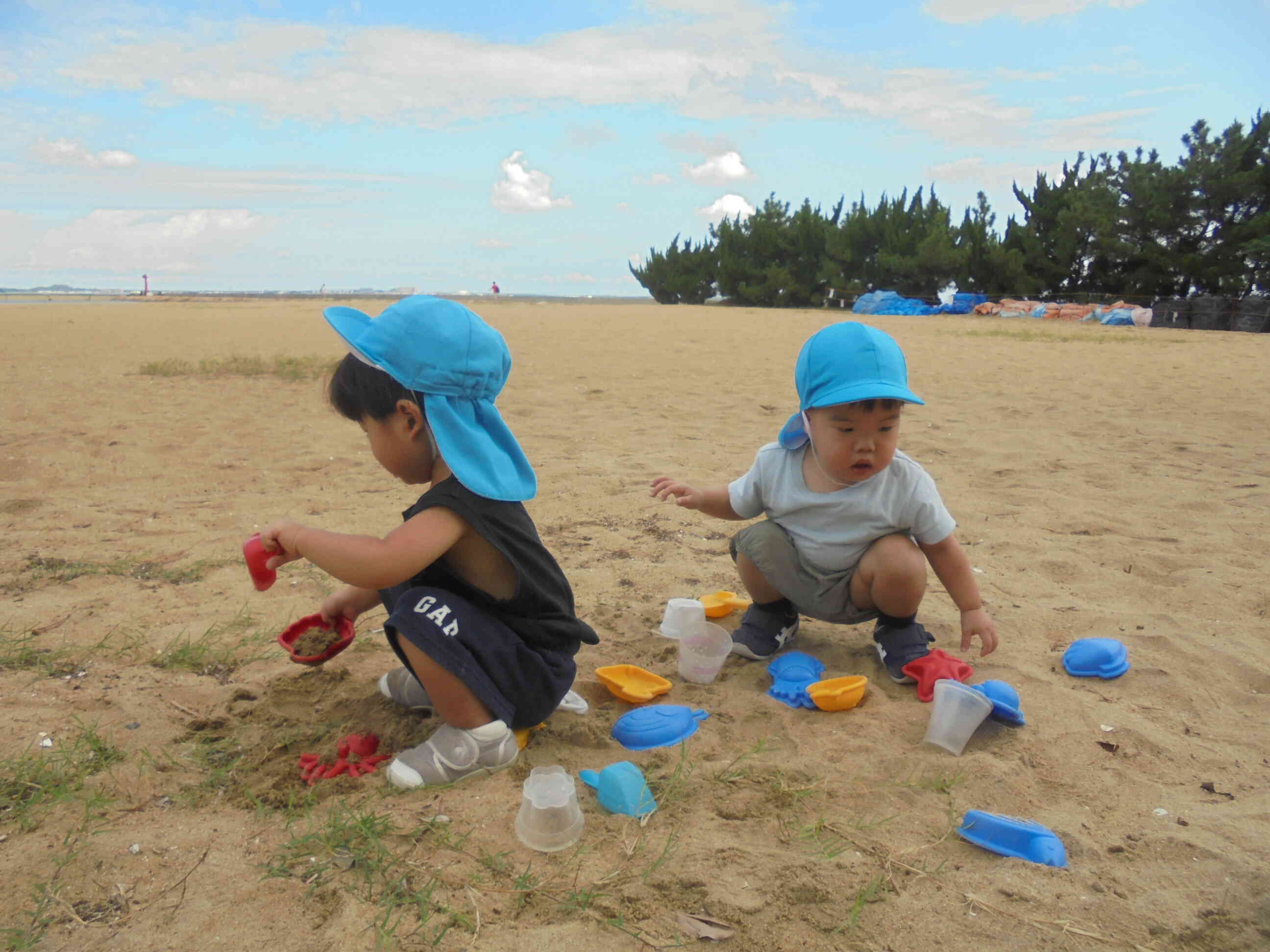 近くの海浜公園で砂遊びができます♬