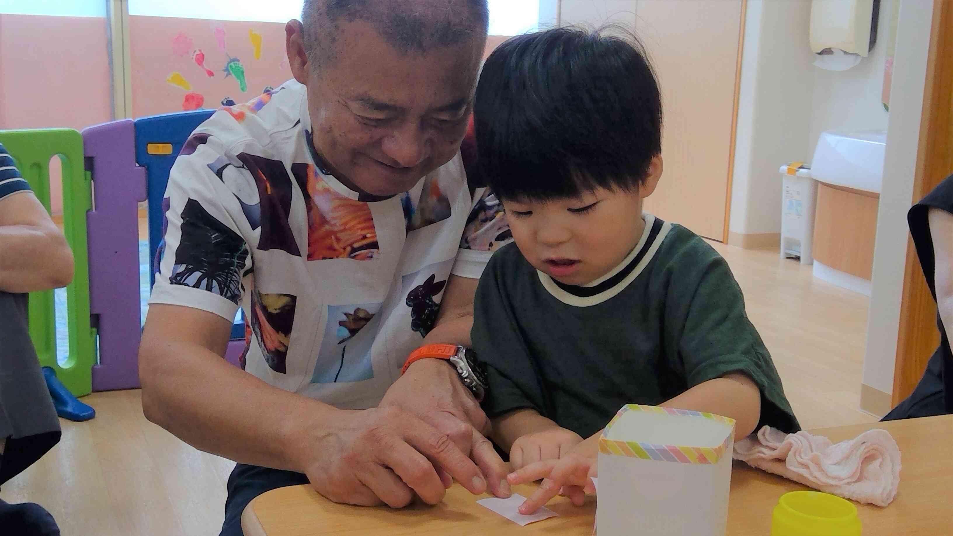 笑顔いっぱい敬老保育参加