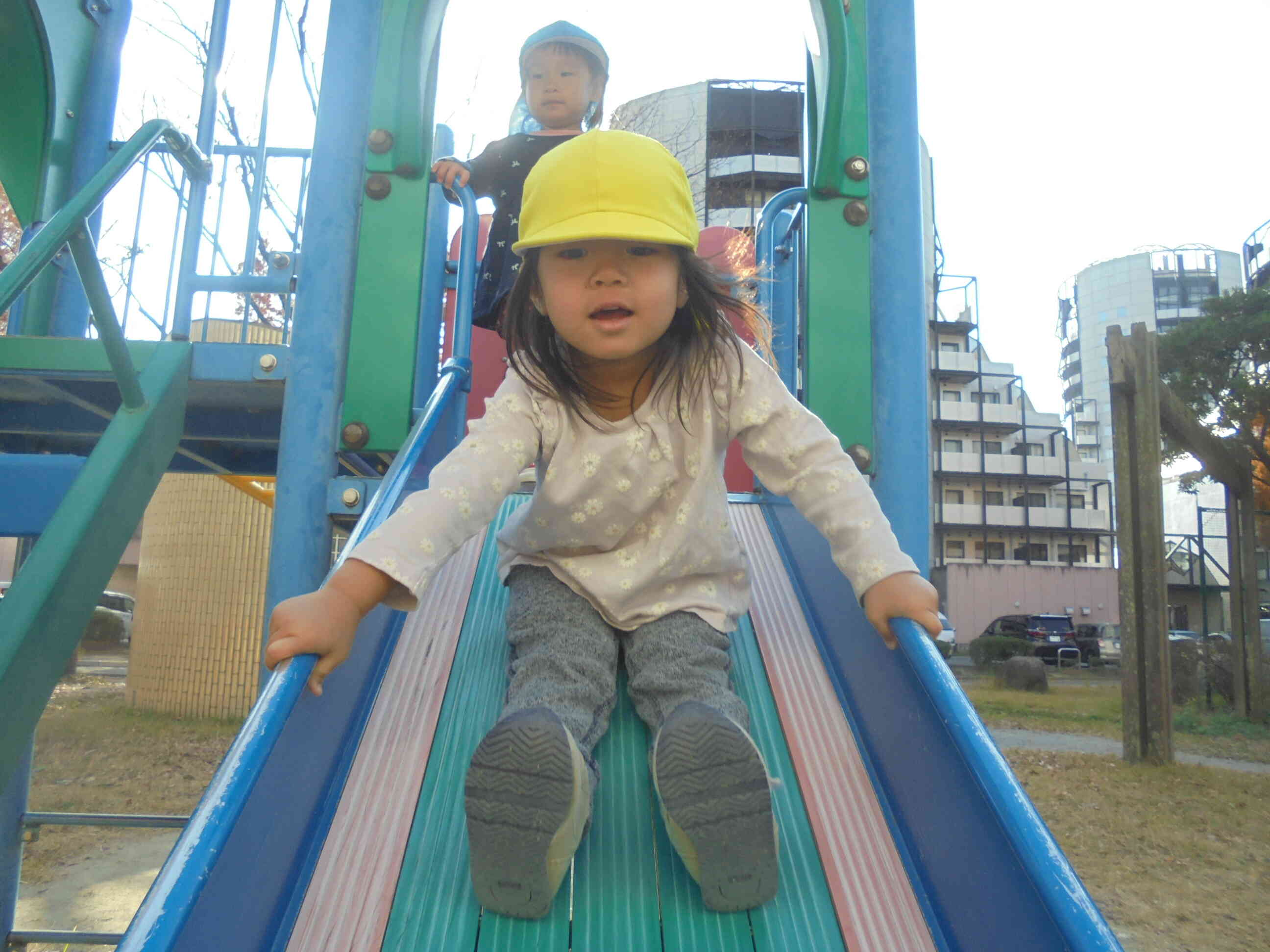 すべり台は楽しいな♪