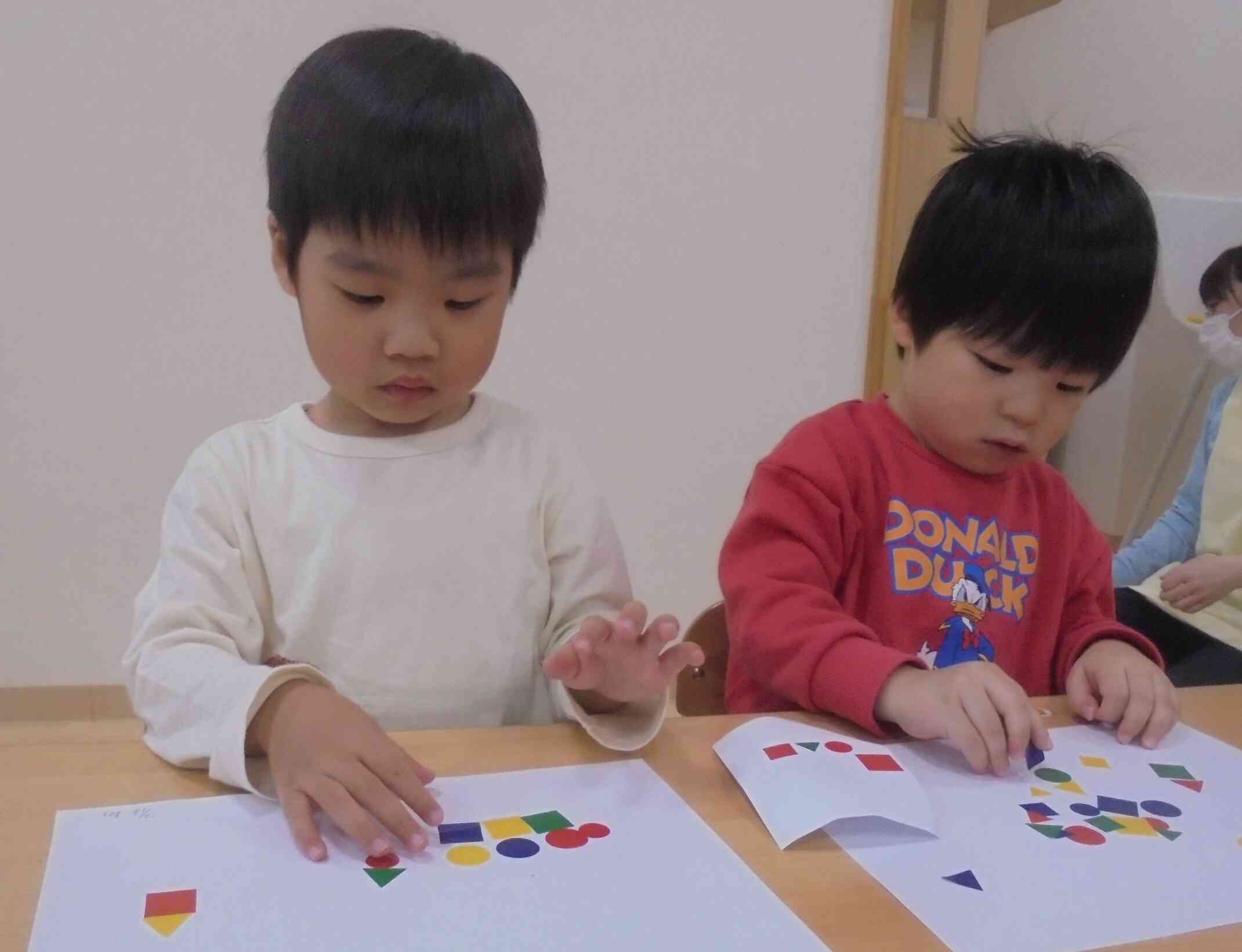 〇△◇のシールを使って何ができるかな？