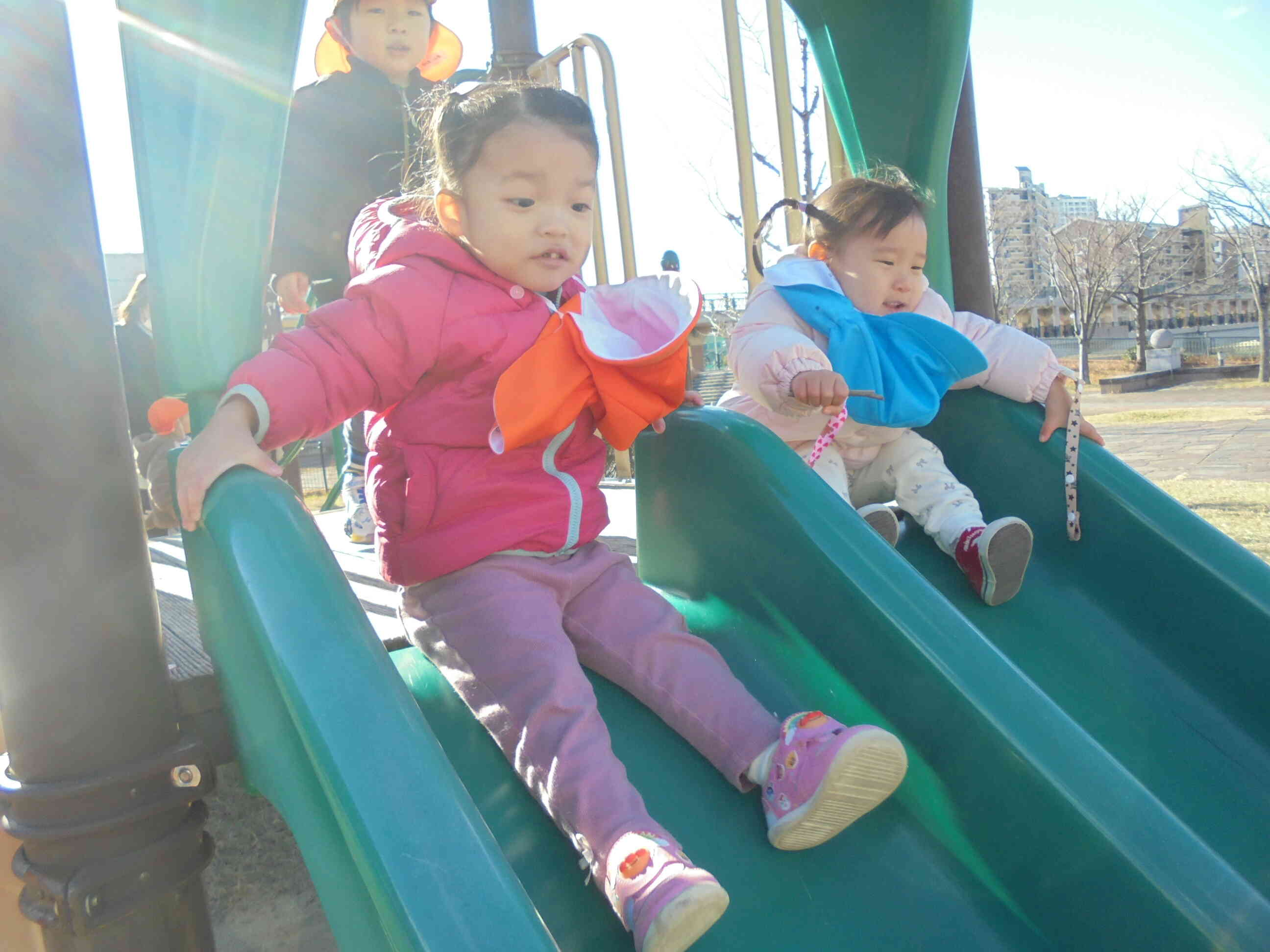 お日様に照らされながらシューッ！