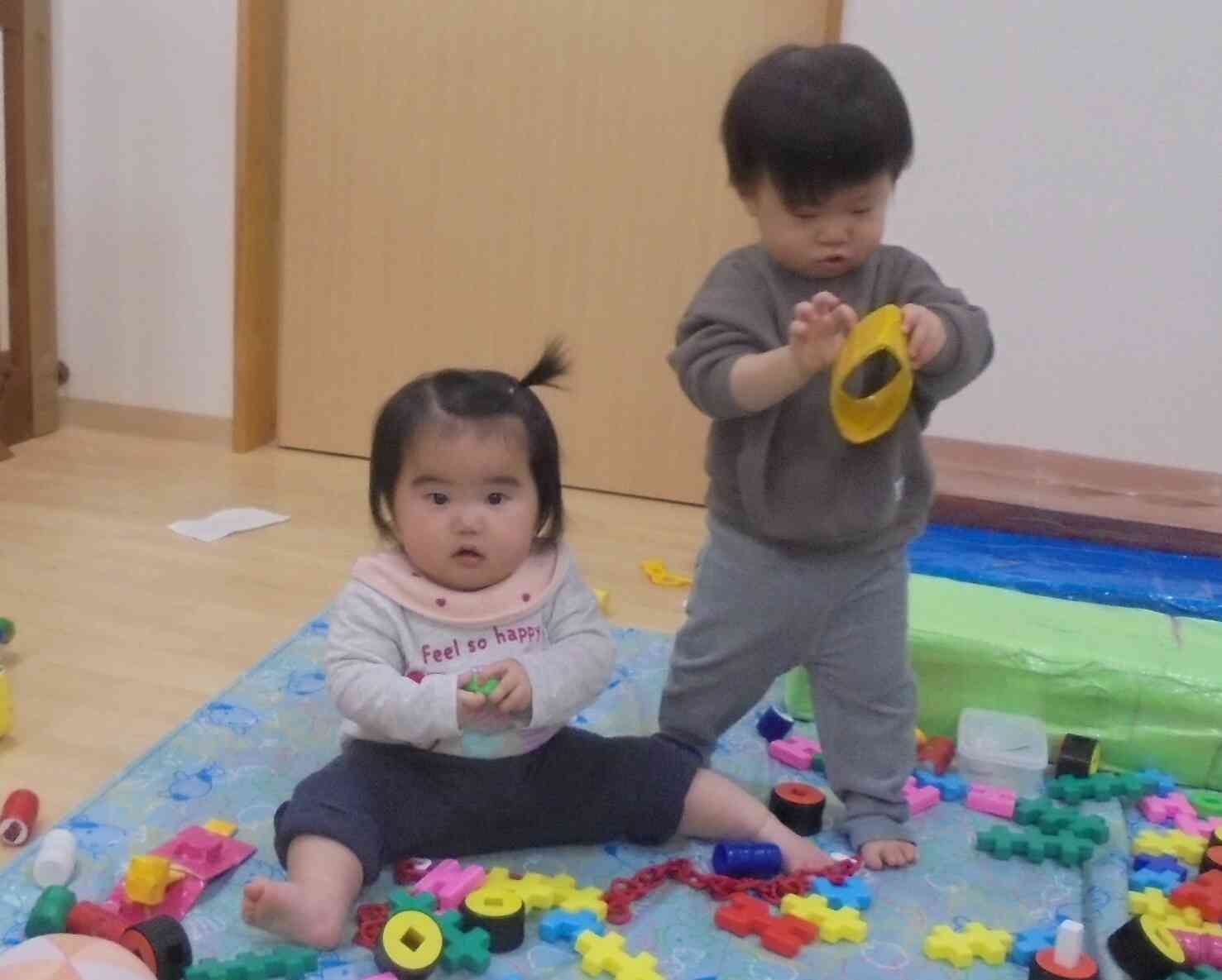 何でも手に取って観察します！