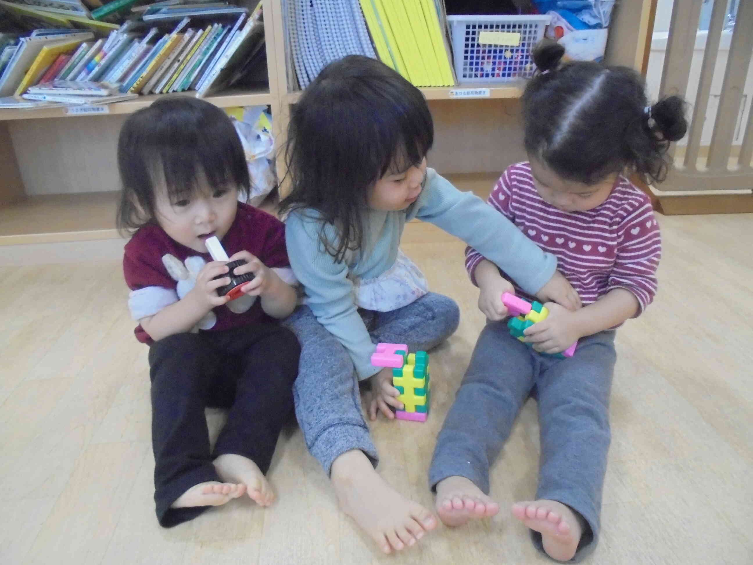 一緒にジュースを飲んでます♪