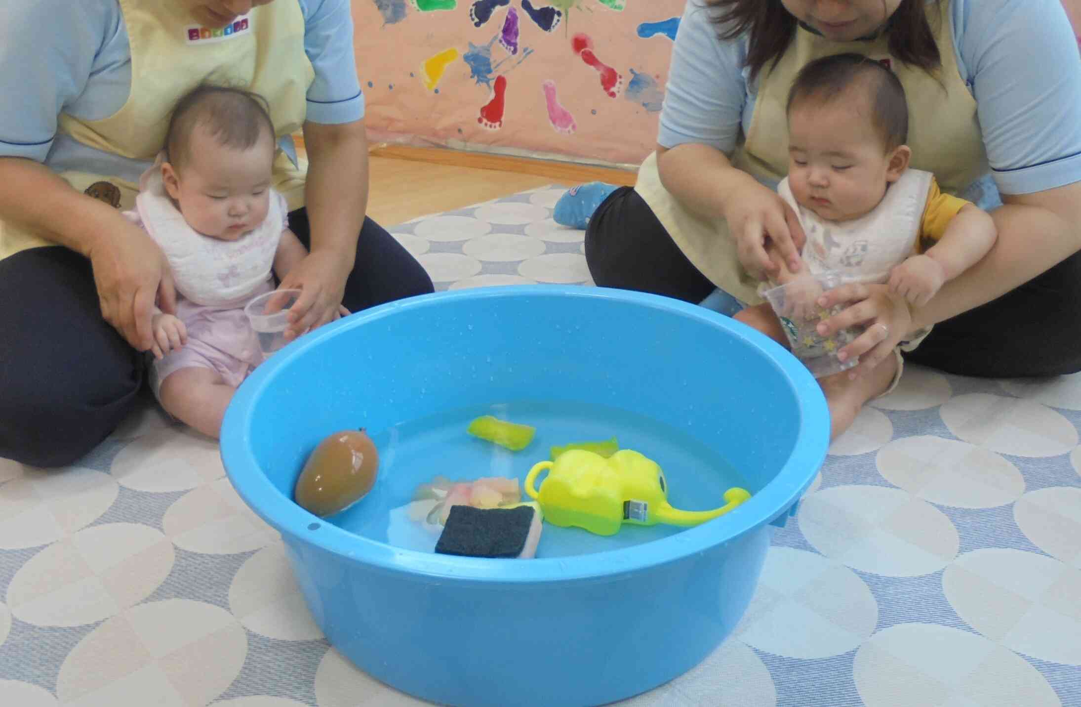 初めての水遊び