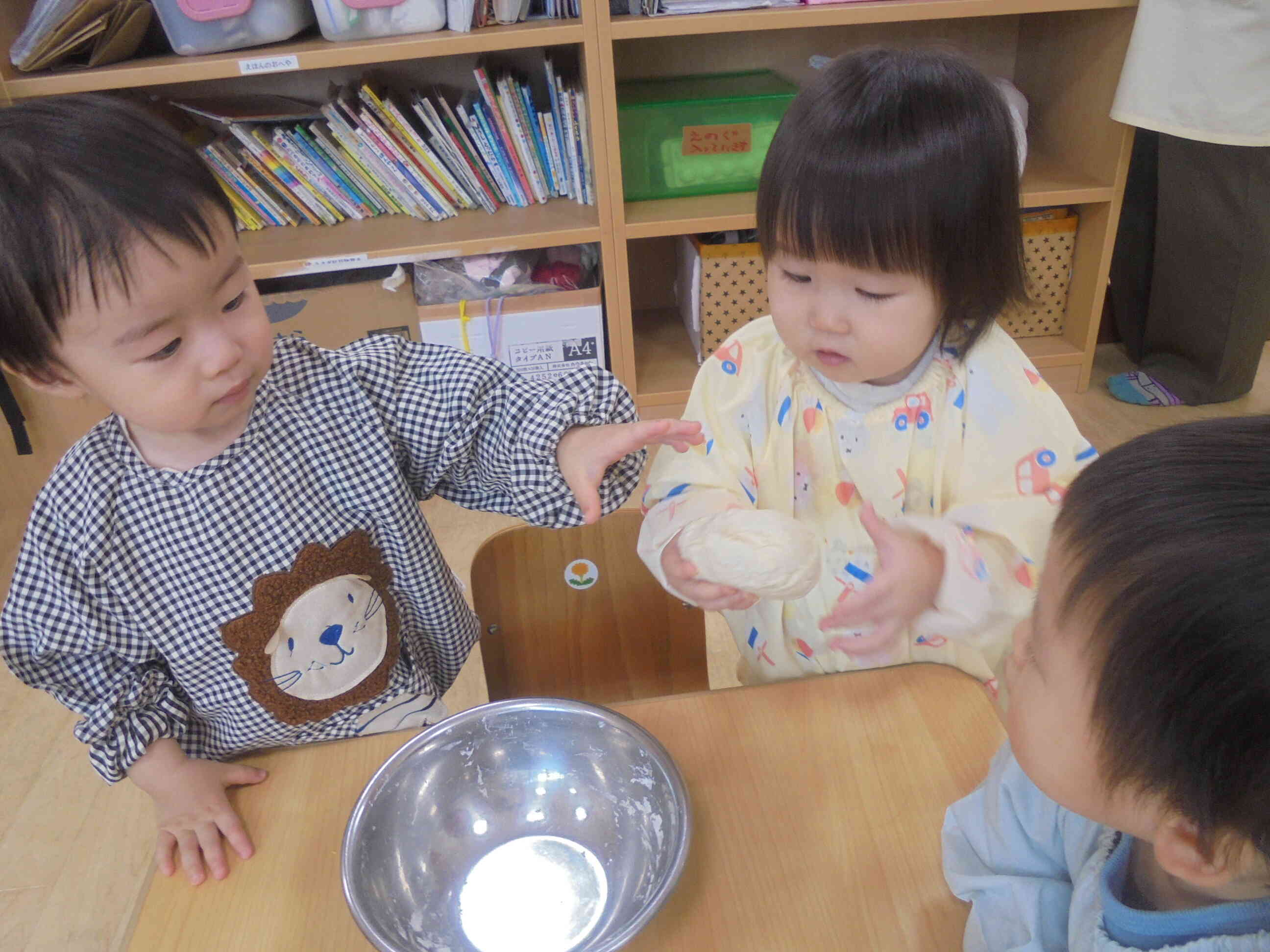 感触を確かめて…ずっしり重いね！