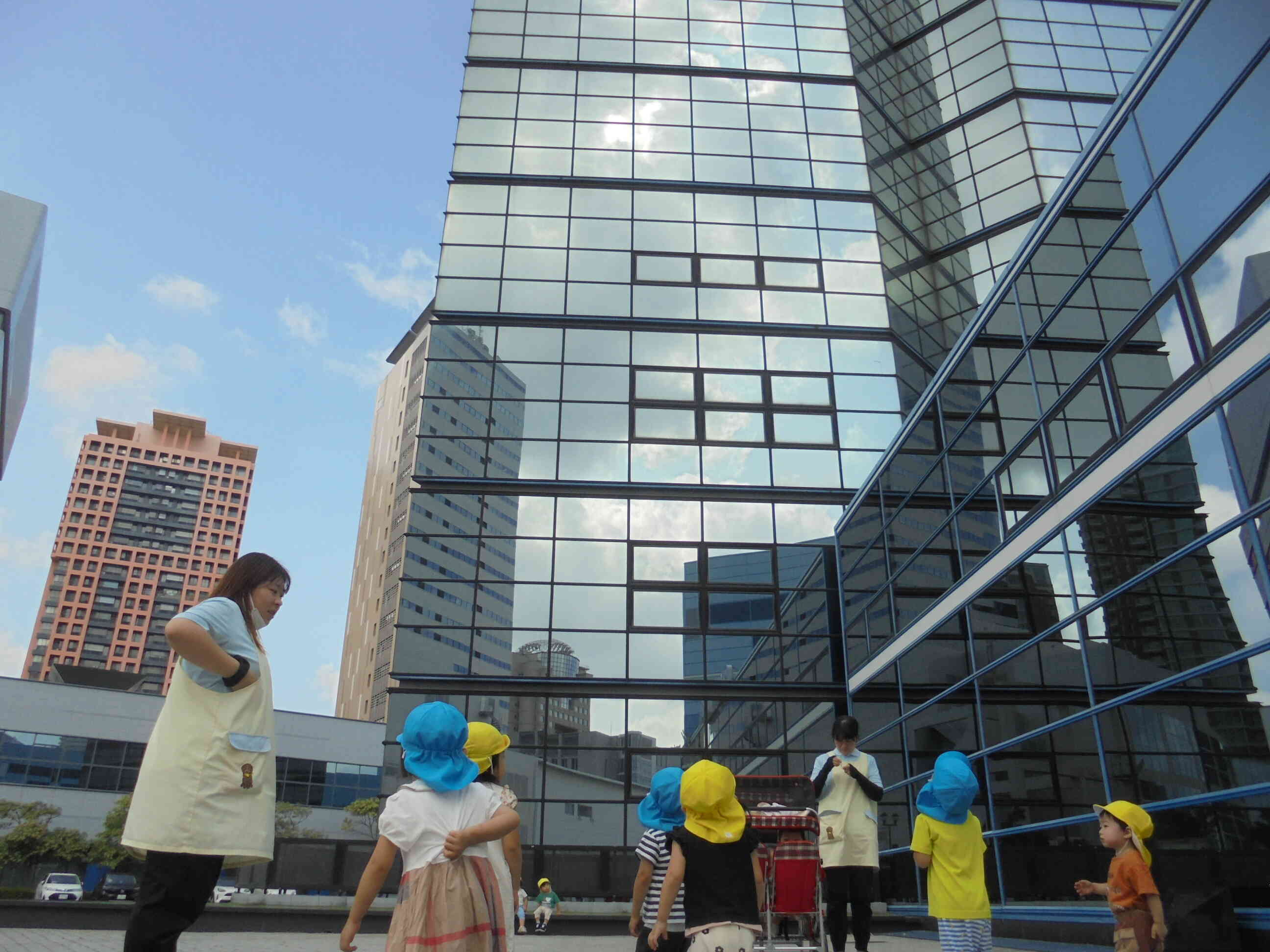 福岡タワーはどこまで続いてるのかな…。