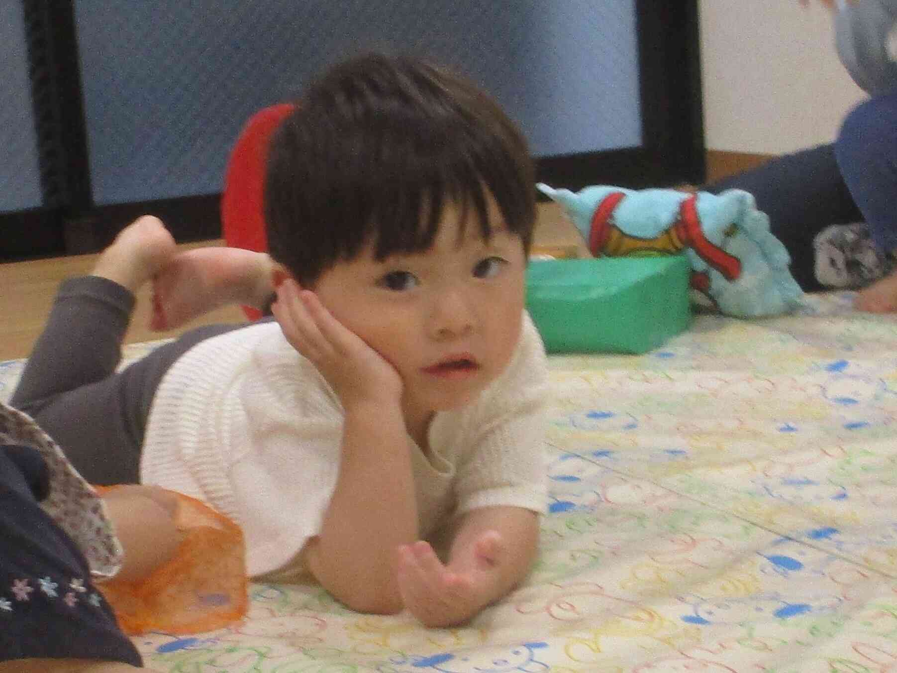 ねむたくないよ！！ポーズだよ！！