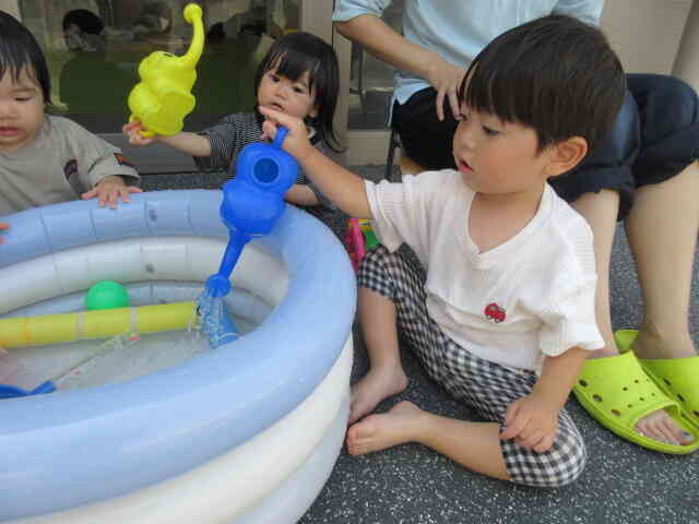 ぞうさんのおはなから・・水が出ます。