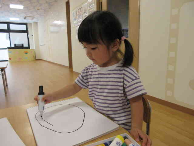 身体を動かした後は、お絵かきを楽しんだよ！！