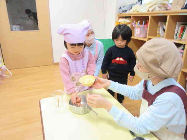 給食の先生のお話をしっかり聞いてます！