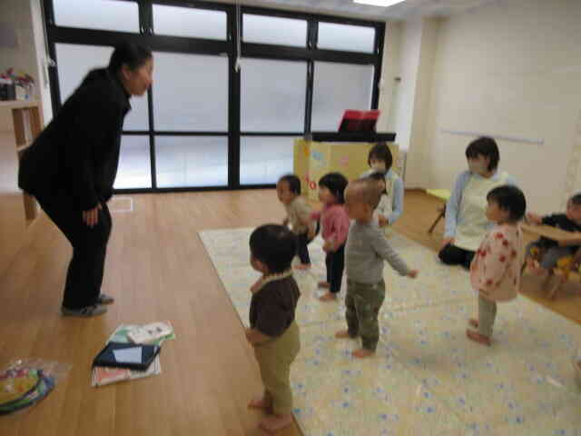 ABCの歌に合わせてダンス！！