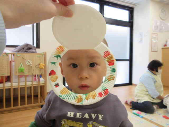 クリスマスのリース製作（０歳児さん）