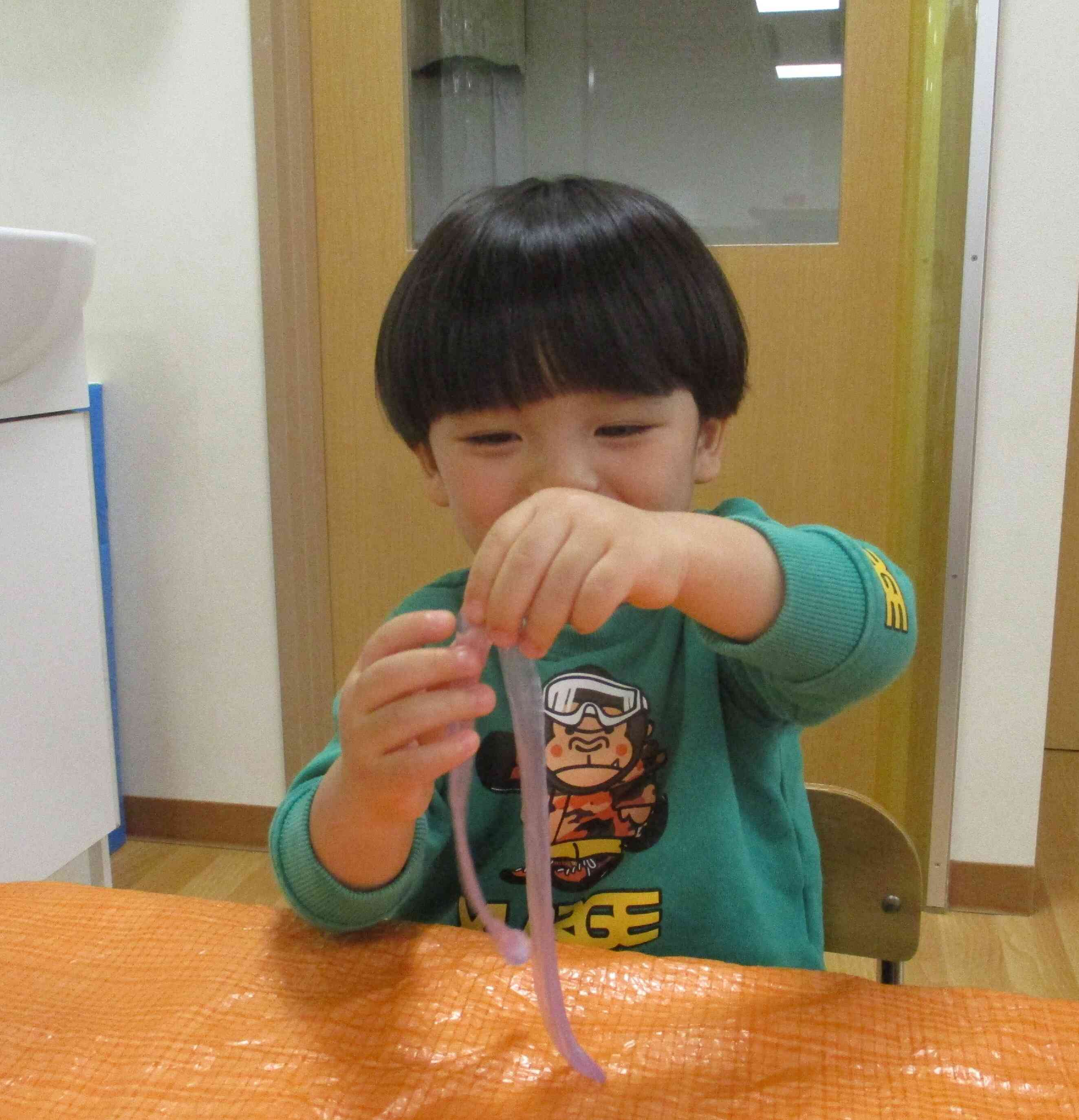 スライムあそび（１・２歳児クラス）