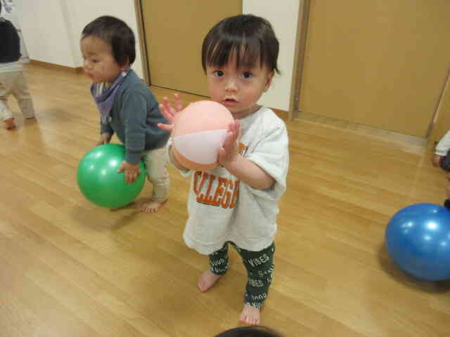 ボールで遊びました。