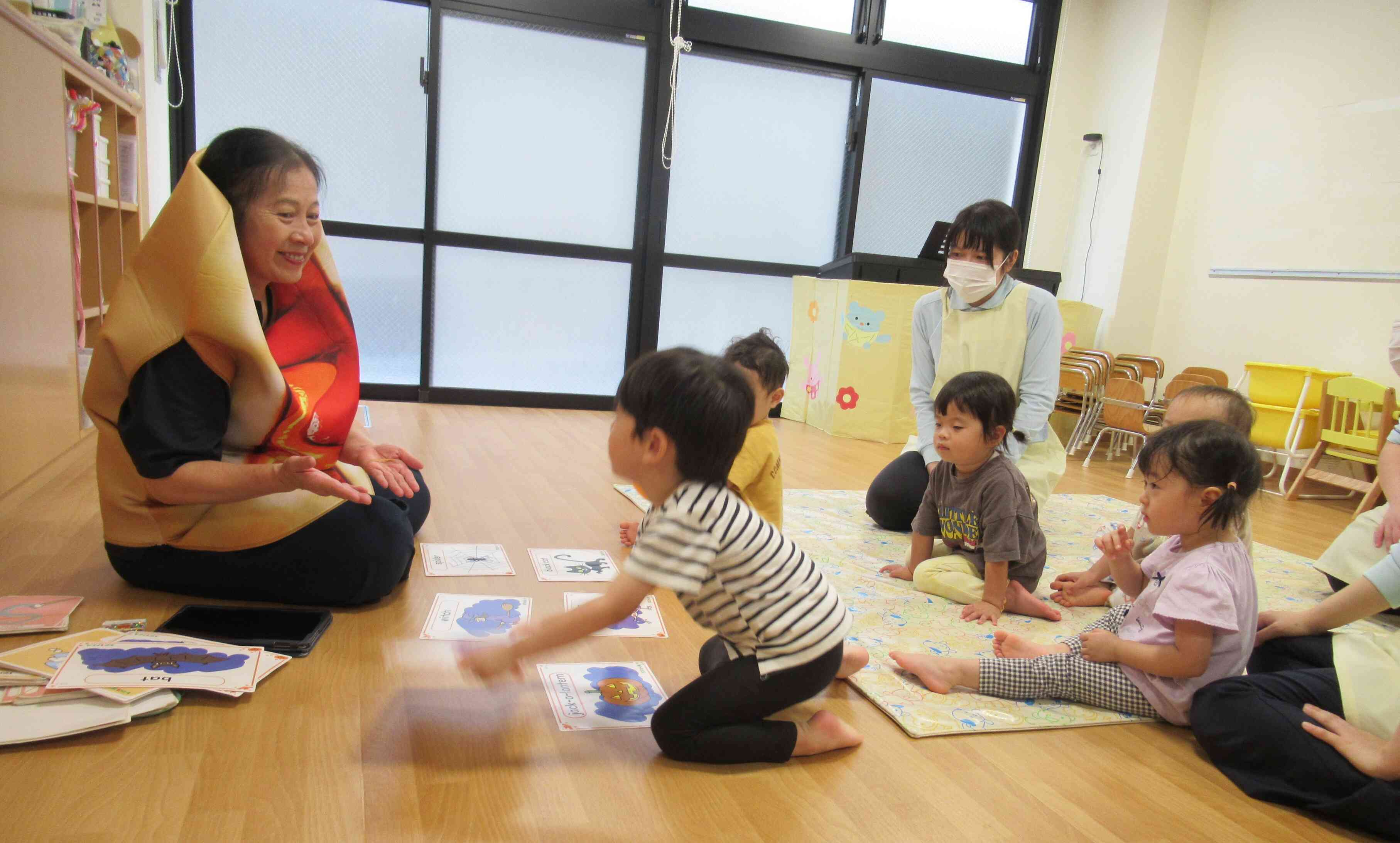 英単語と同じカードはどれだかわかるかな？