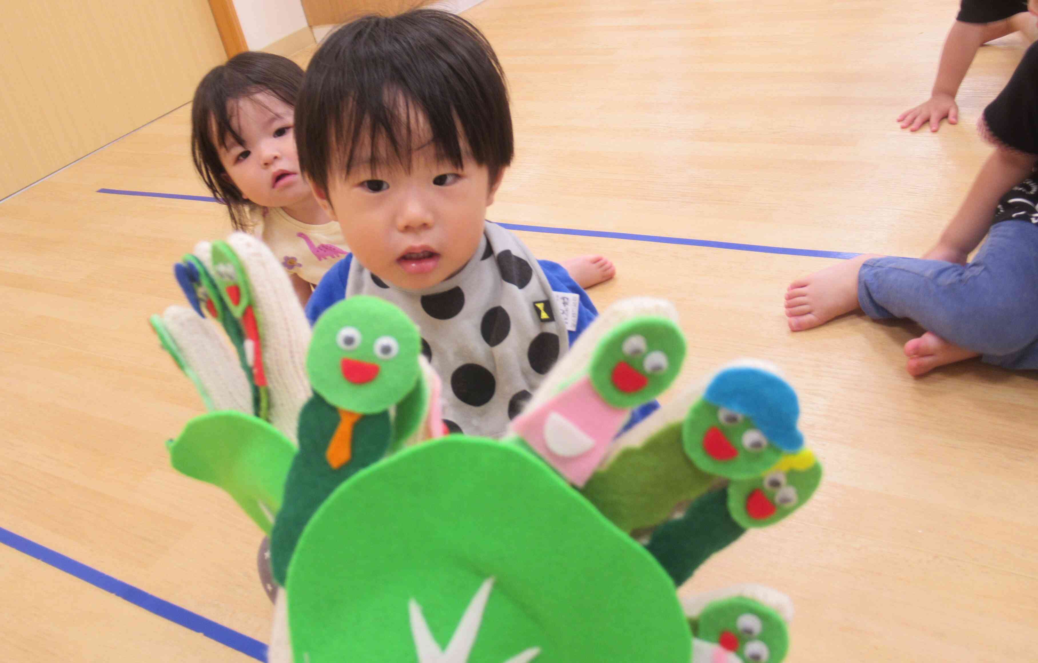 「クッキング】野菜を触って見てちぎってみよう！