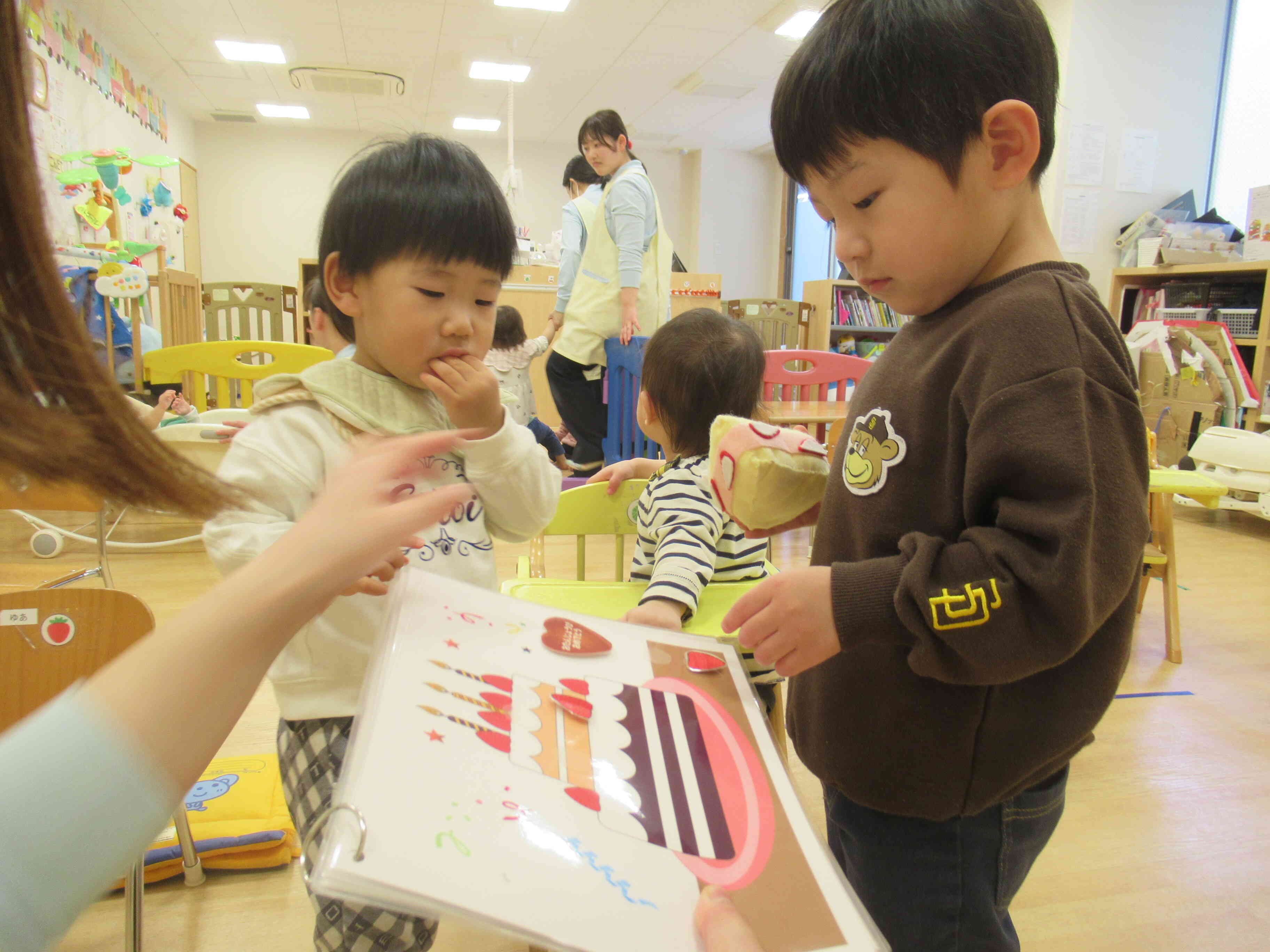 おいしそうなケーキができてるよ！