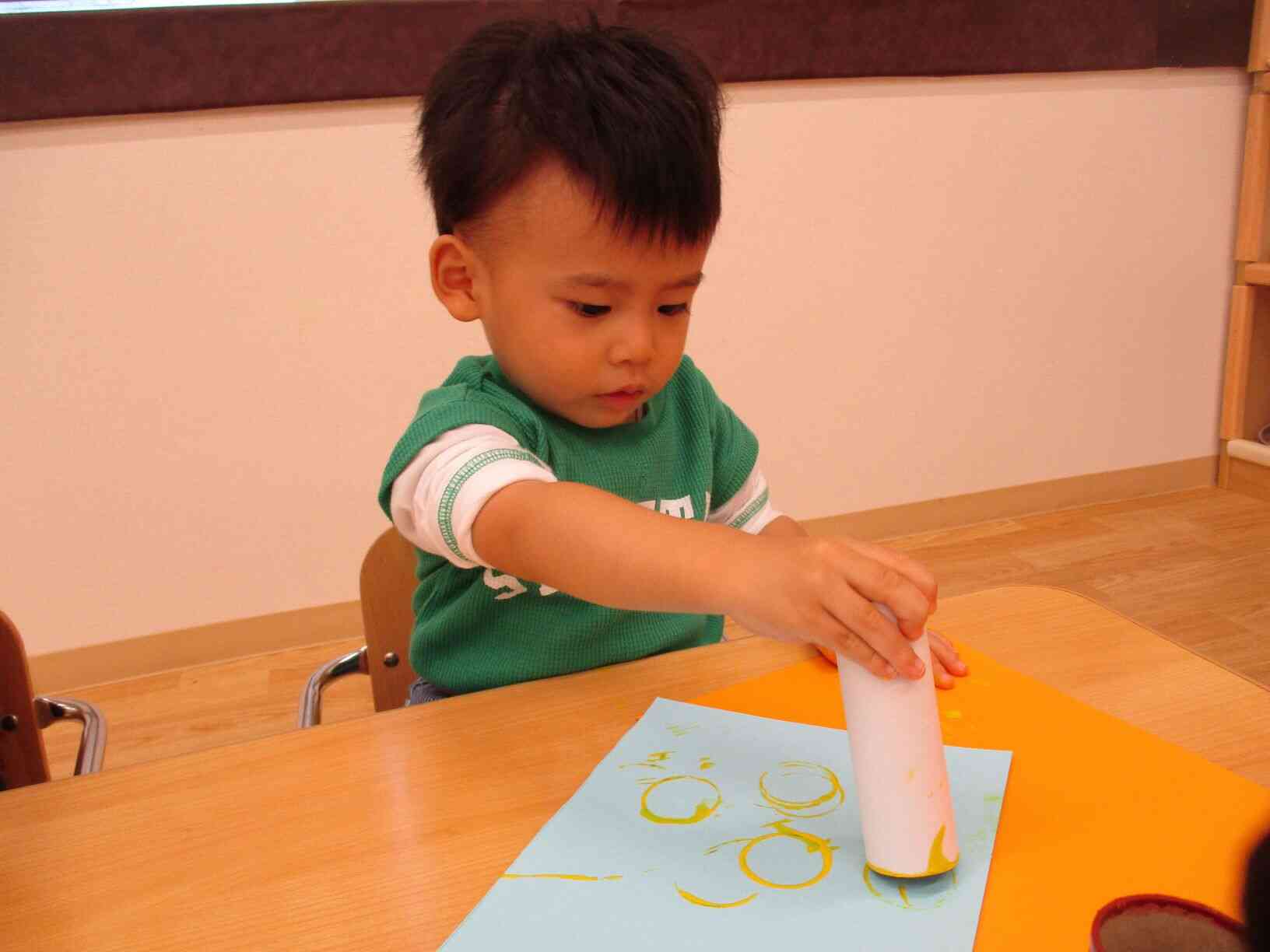 絵の具をポンポン