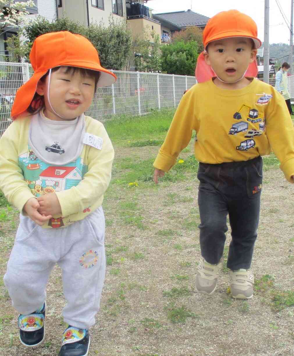 戸外遊びの様子～あひる組(1歳児)～