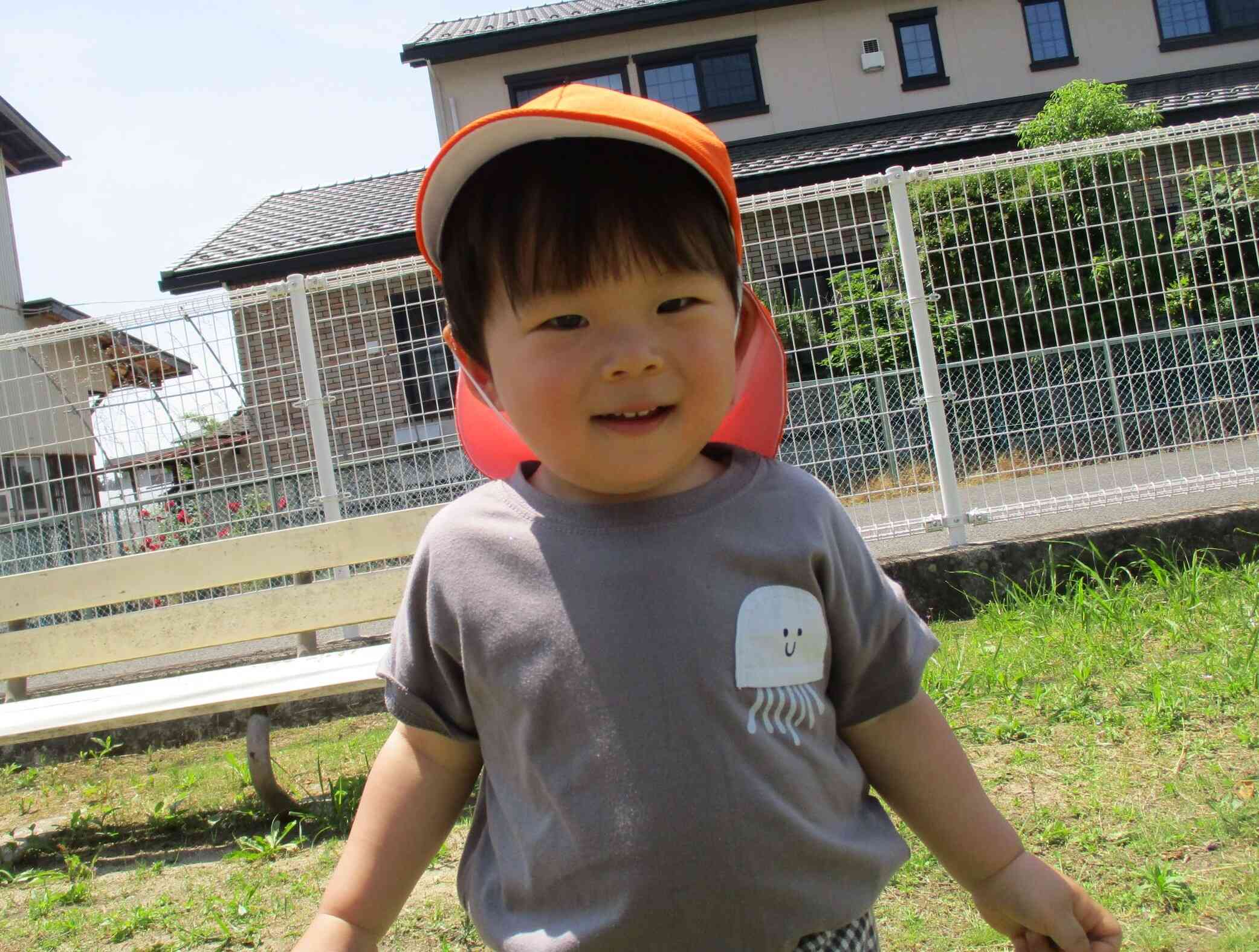 お外で遊ぶの、だいすき！