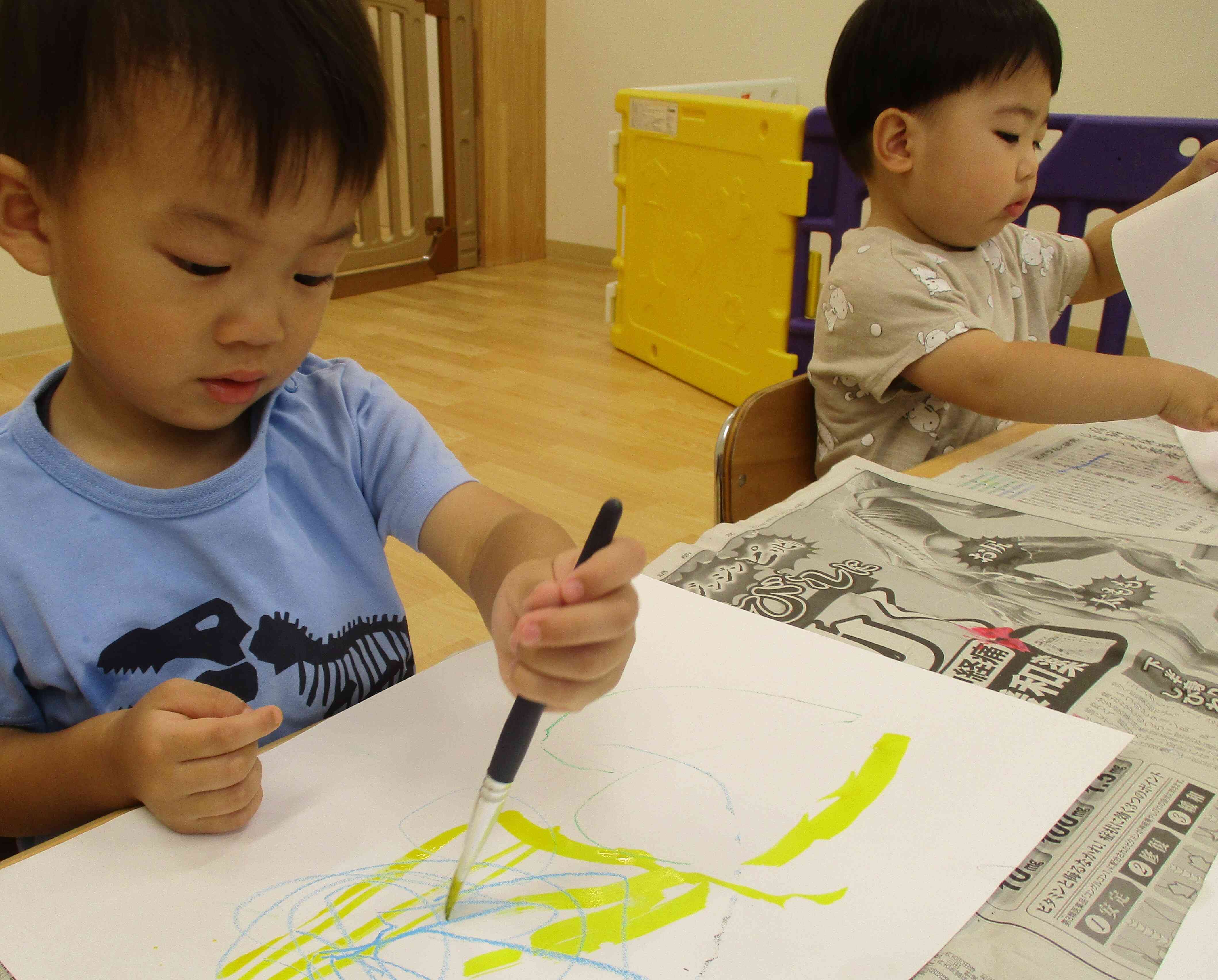 製作って楽しいね（あひる組：1歳児）