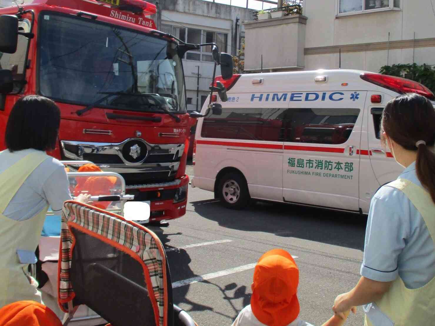 救急車と消防車の夢のコラボ