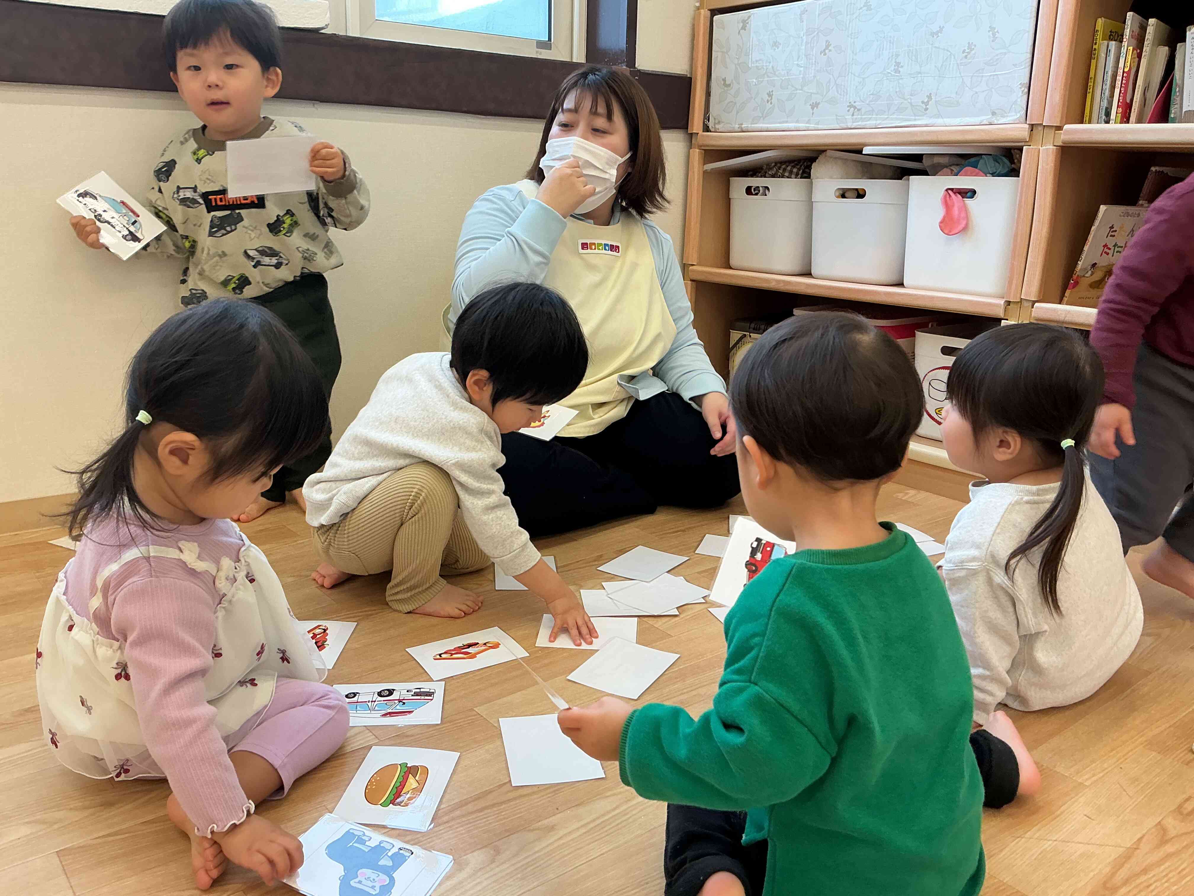 ぼくの好きなパトカーだったよ!ぼくのは消防車だよ!