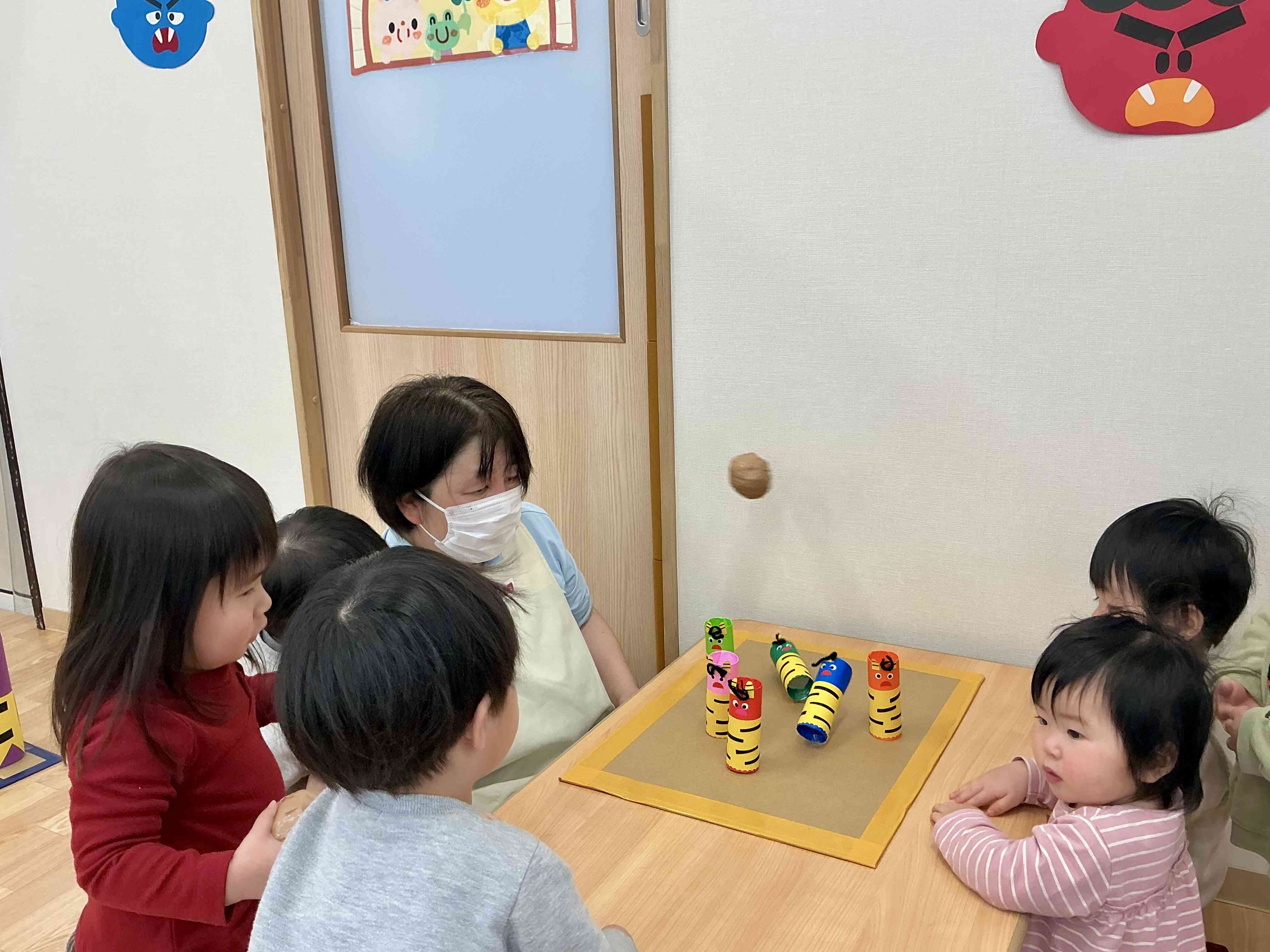 鬼さんボウリングにチャレンジ！