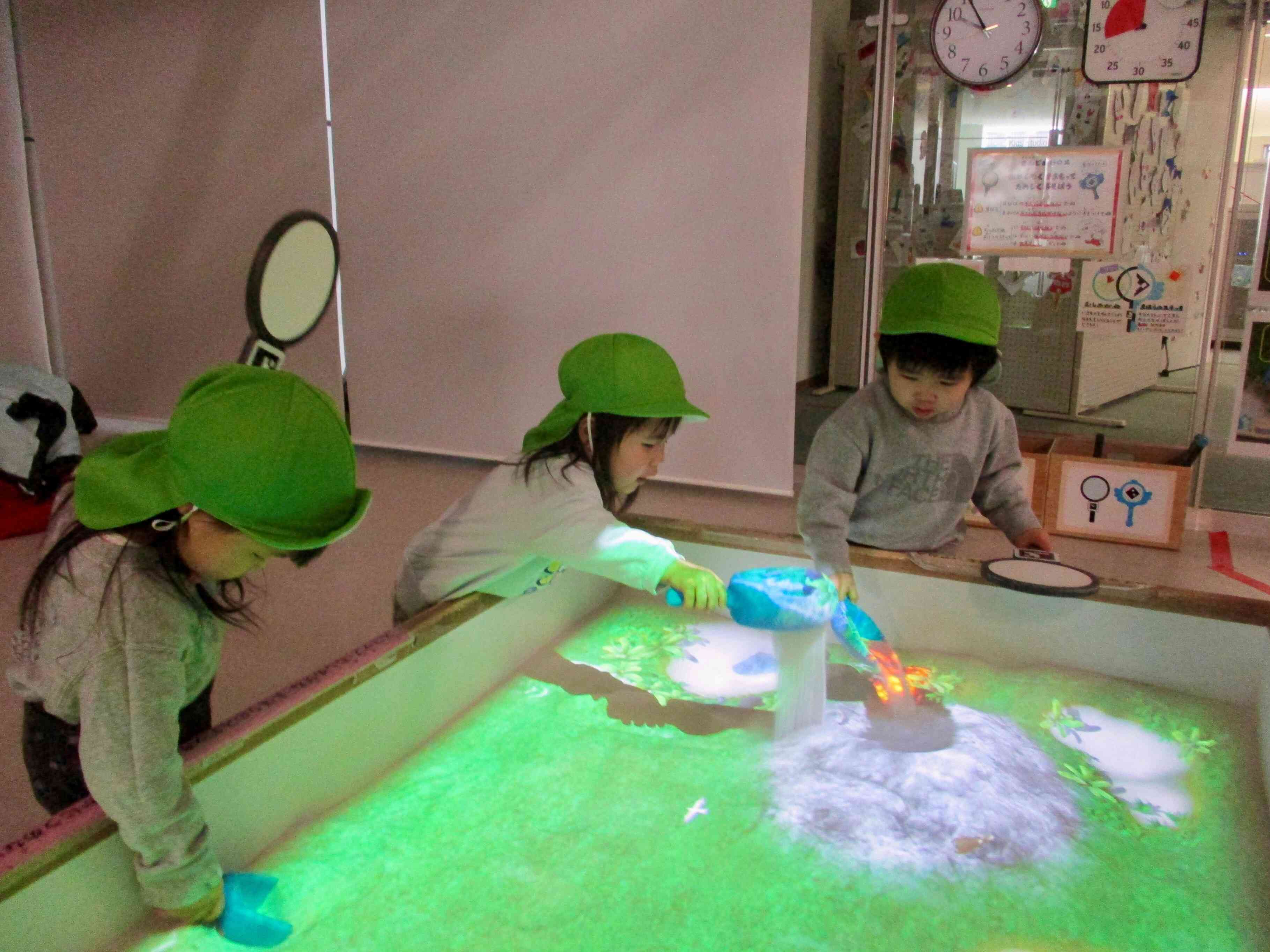 砂遊びたのしいな