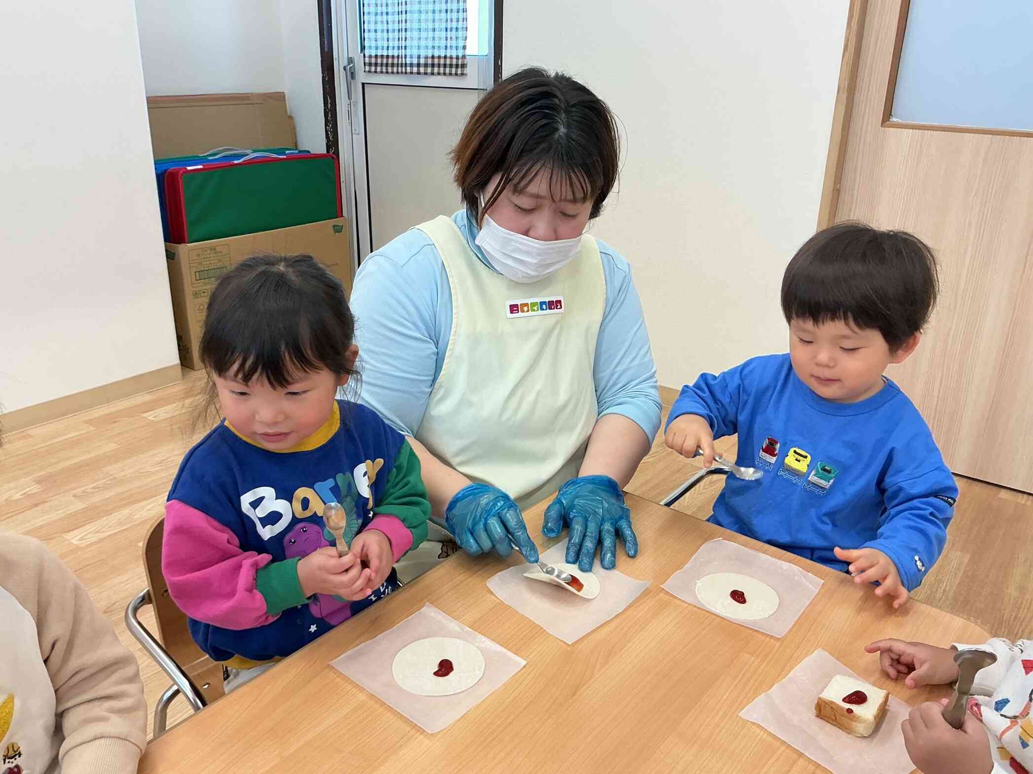 ケチャップをぬってみよう