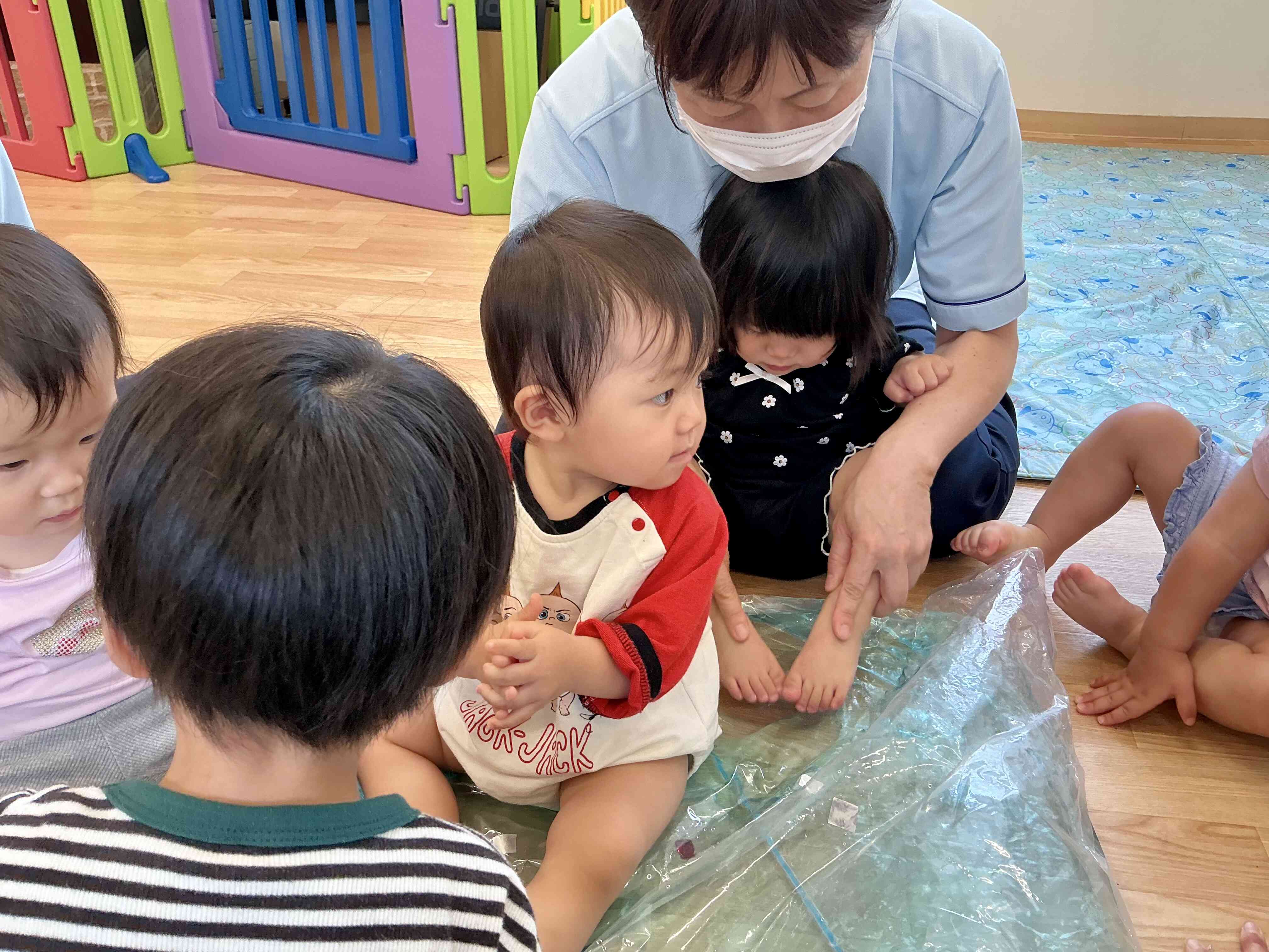 足でチョンチョン!