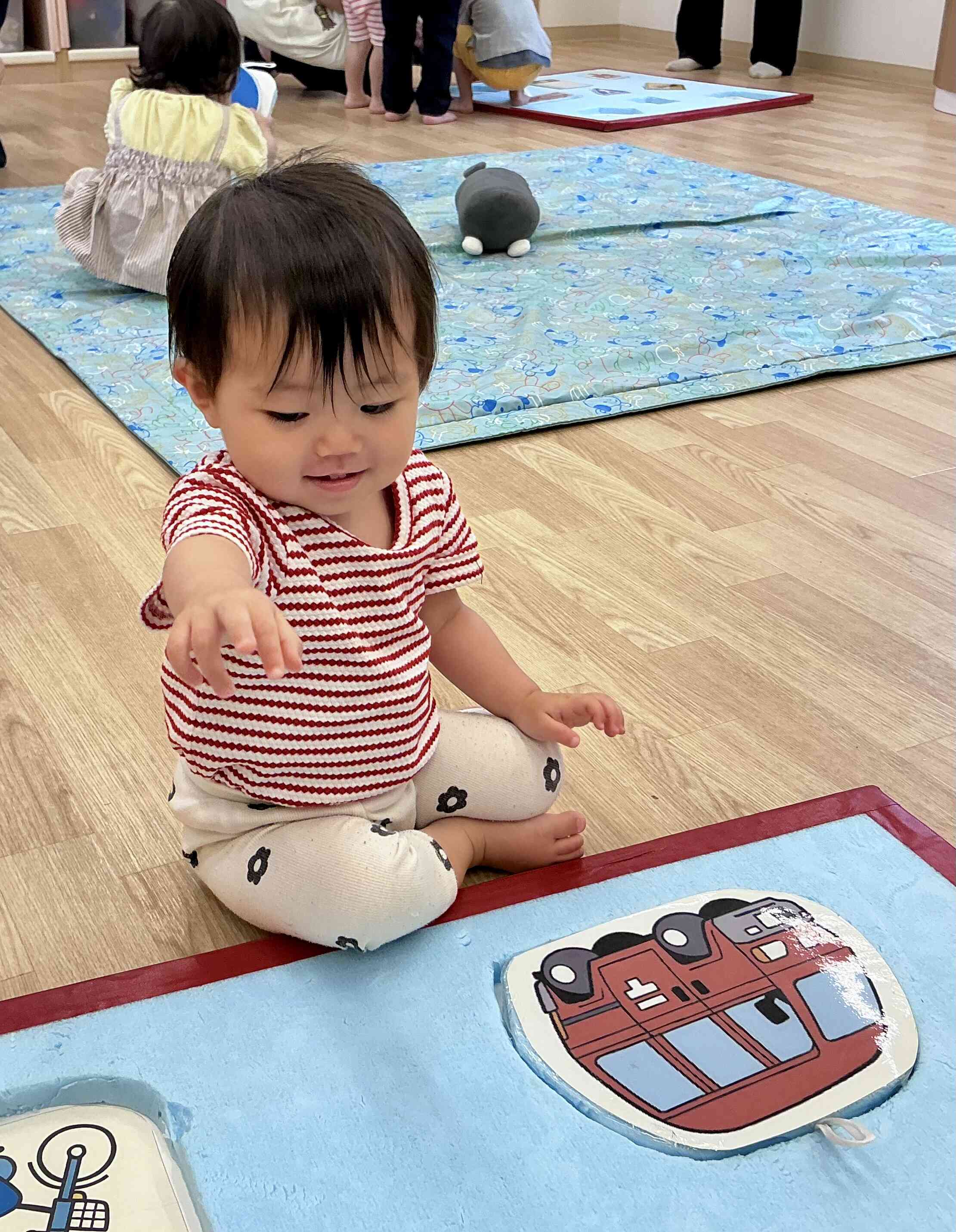 上手にできたね!0歳児のお友だちもチャレンジしたよ。