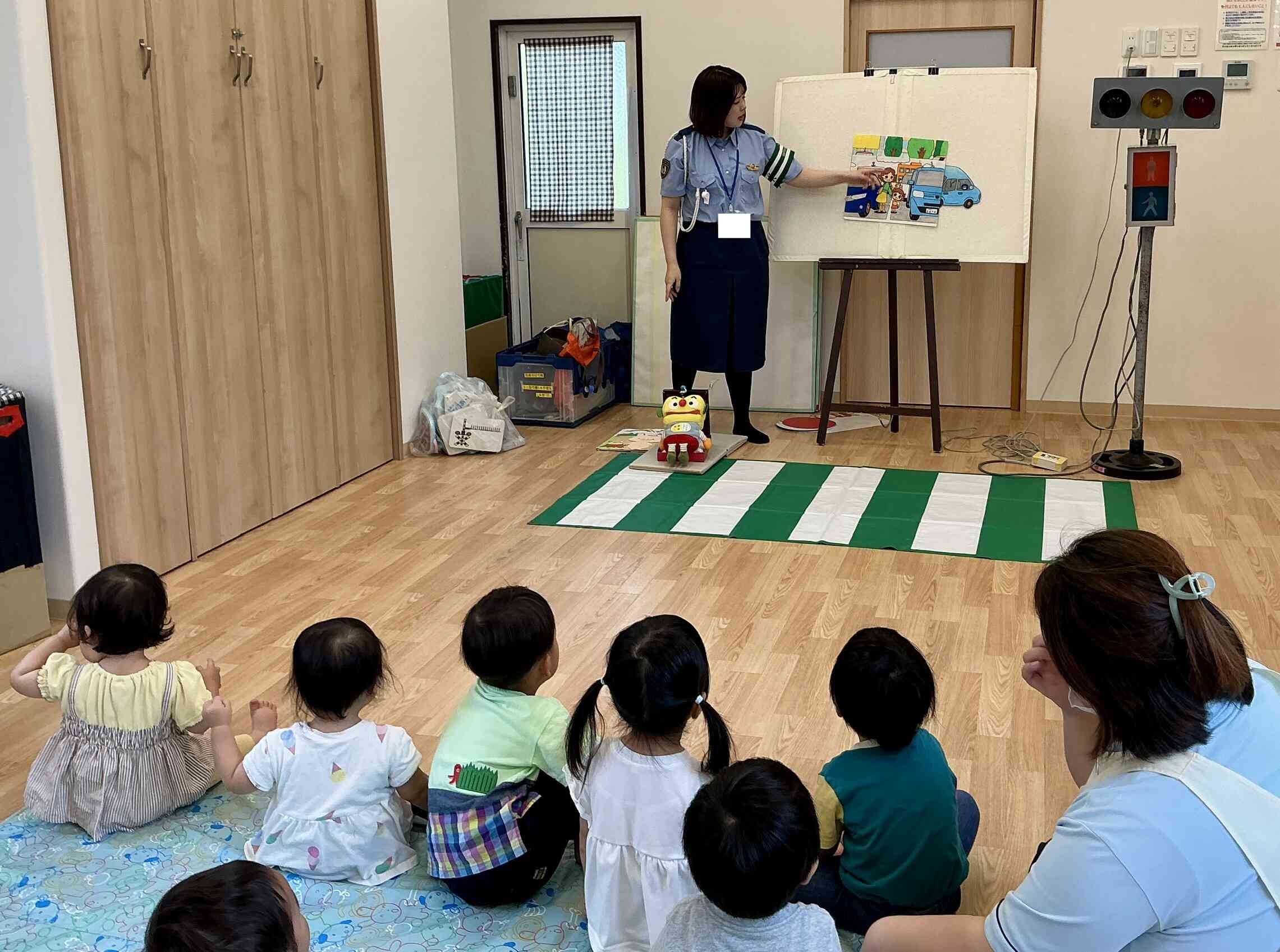 駐車場では…