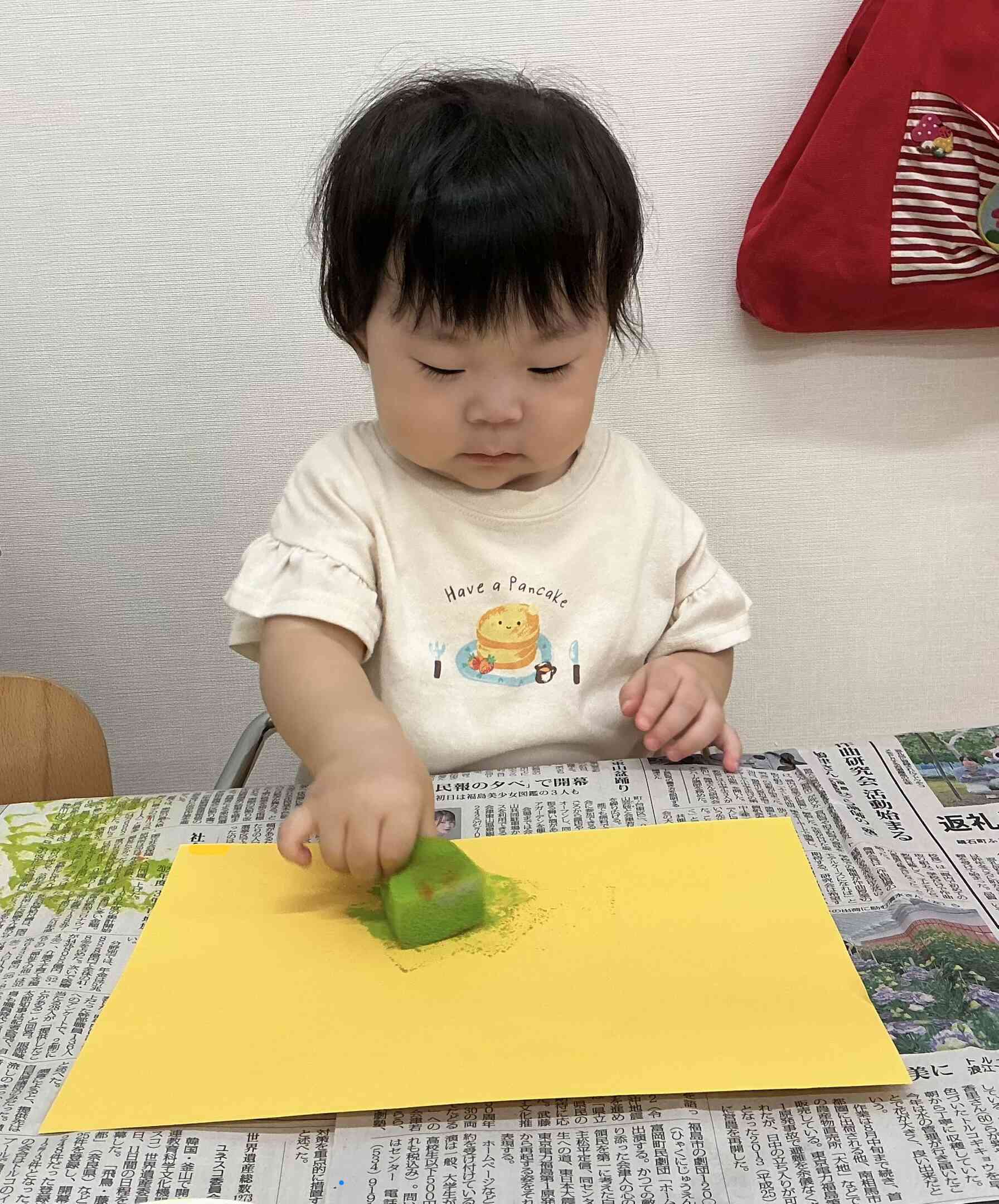 製作の様子〜ひよこ組（0歳児）〜