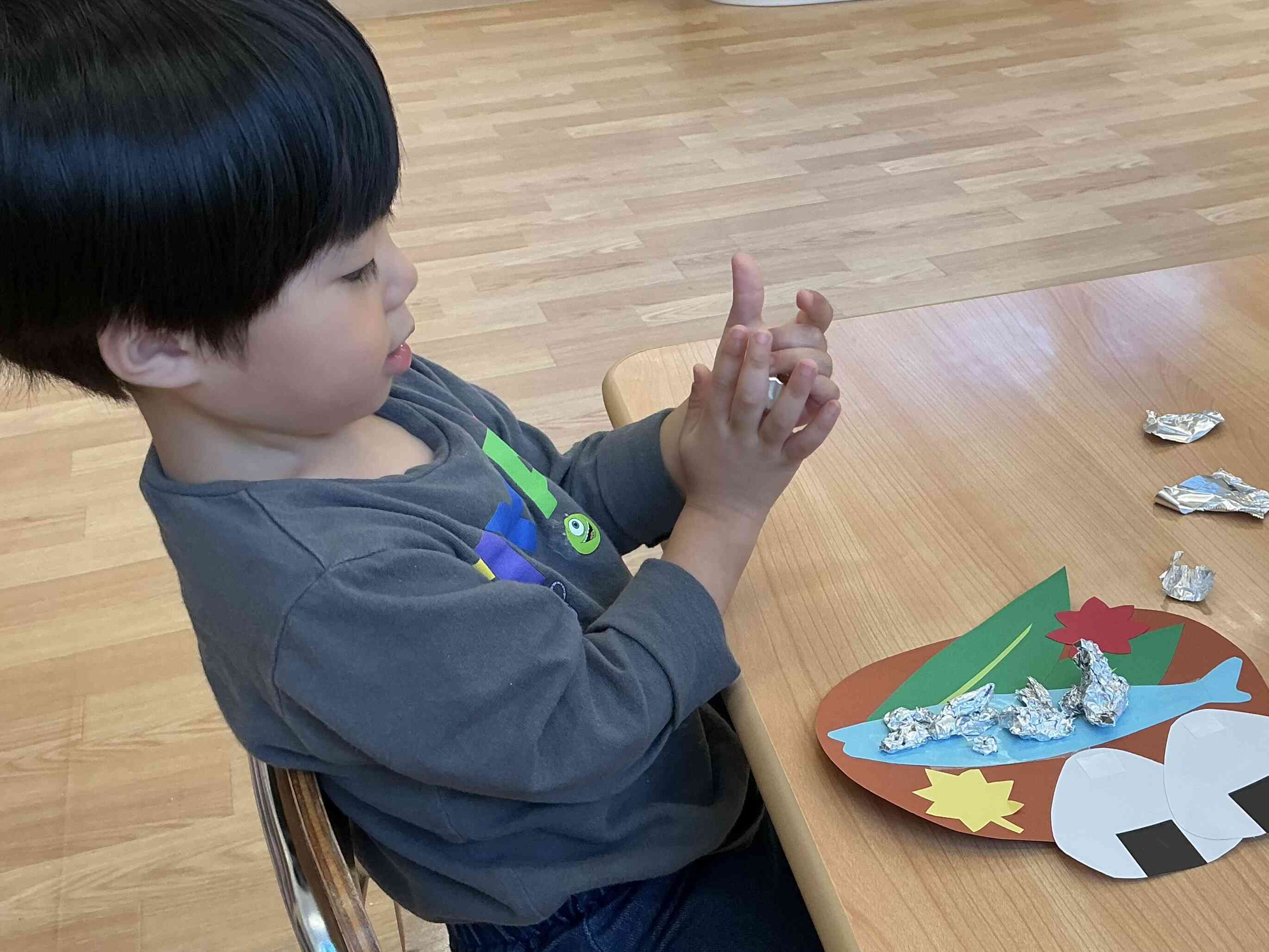 秋の製作〜うさぎ組（2歳児）〜