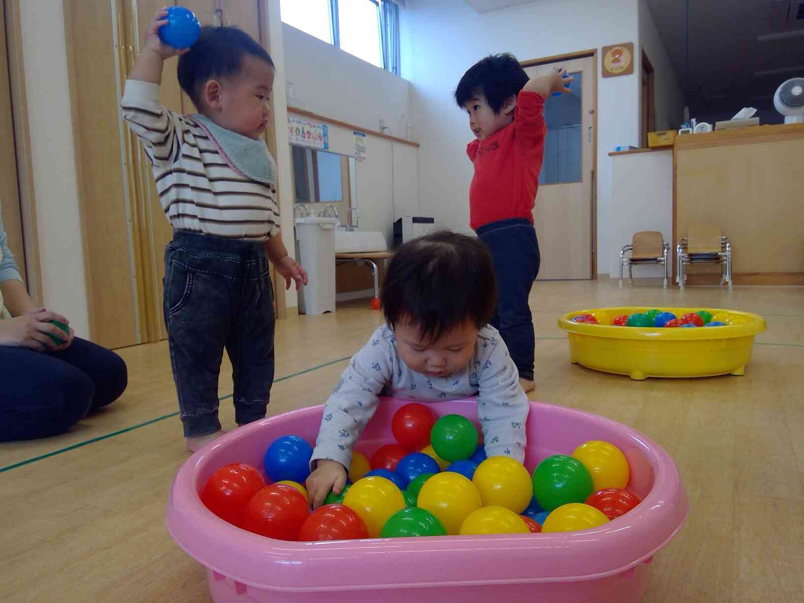 ボール遊び～あひる組（１歳児）～