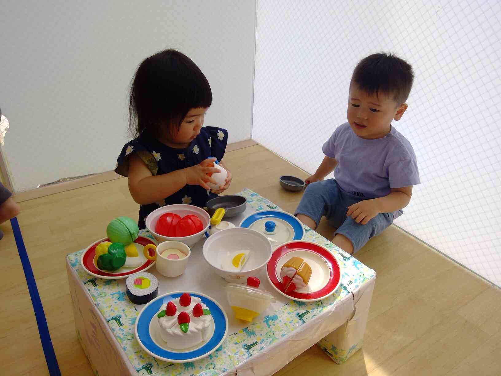 お部屋遊びの様子～うさぎ組(2歳児)～