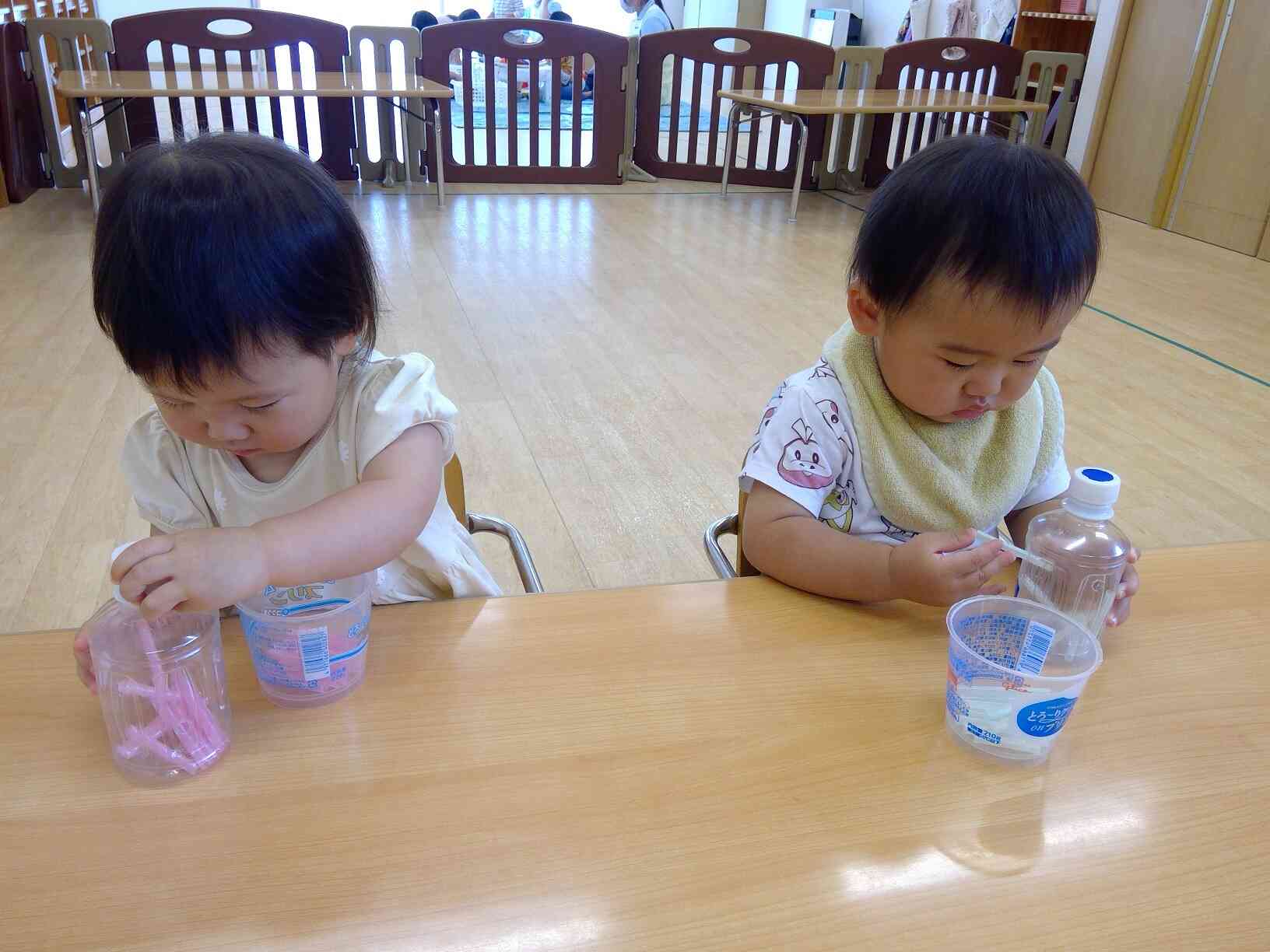 室内遊びの様子～あひる組（１歳児）～