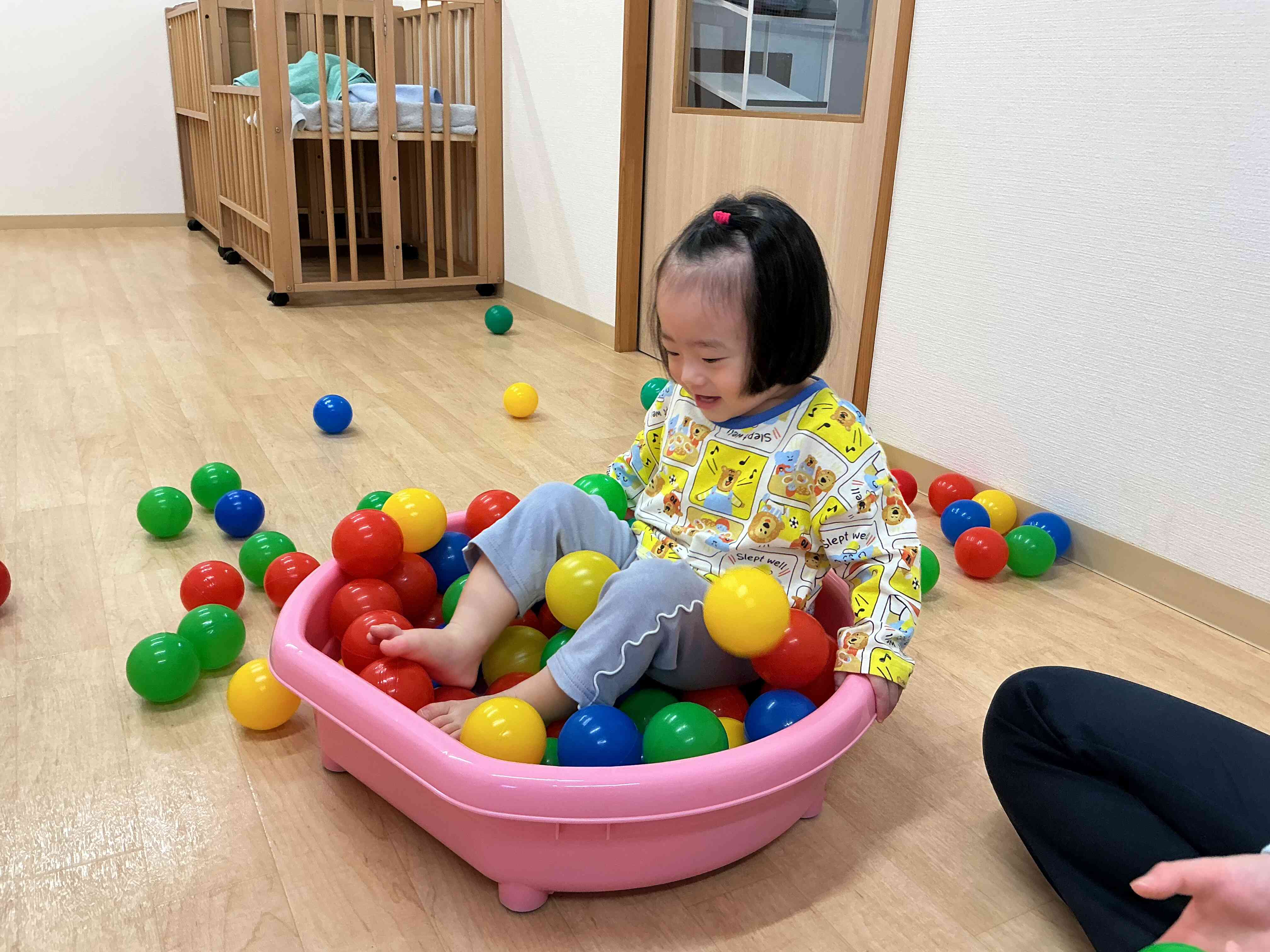 ひよこ（0才児）カラーボールあそび