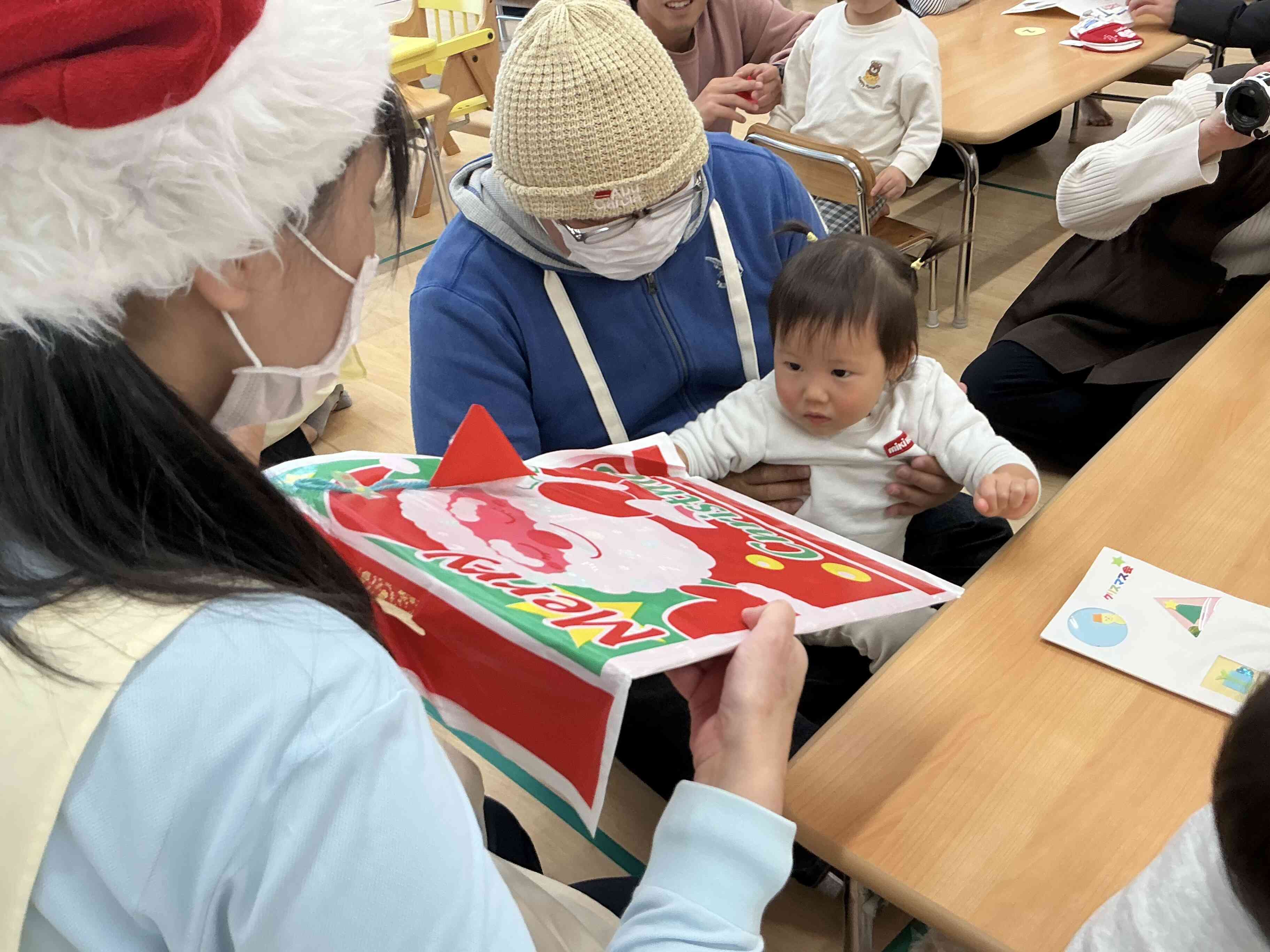 サンタさんからのプレゼントワクワク♡