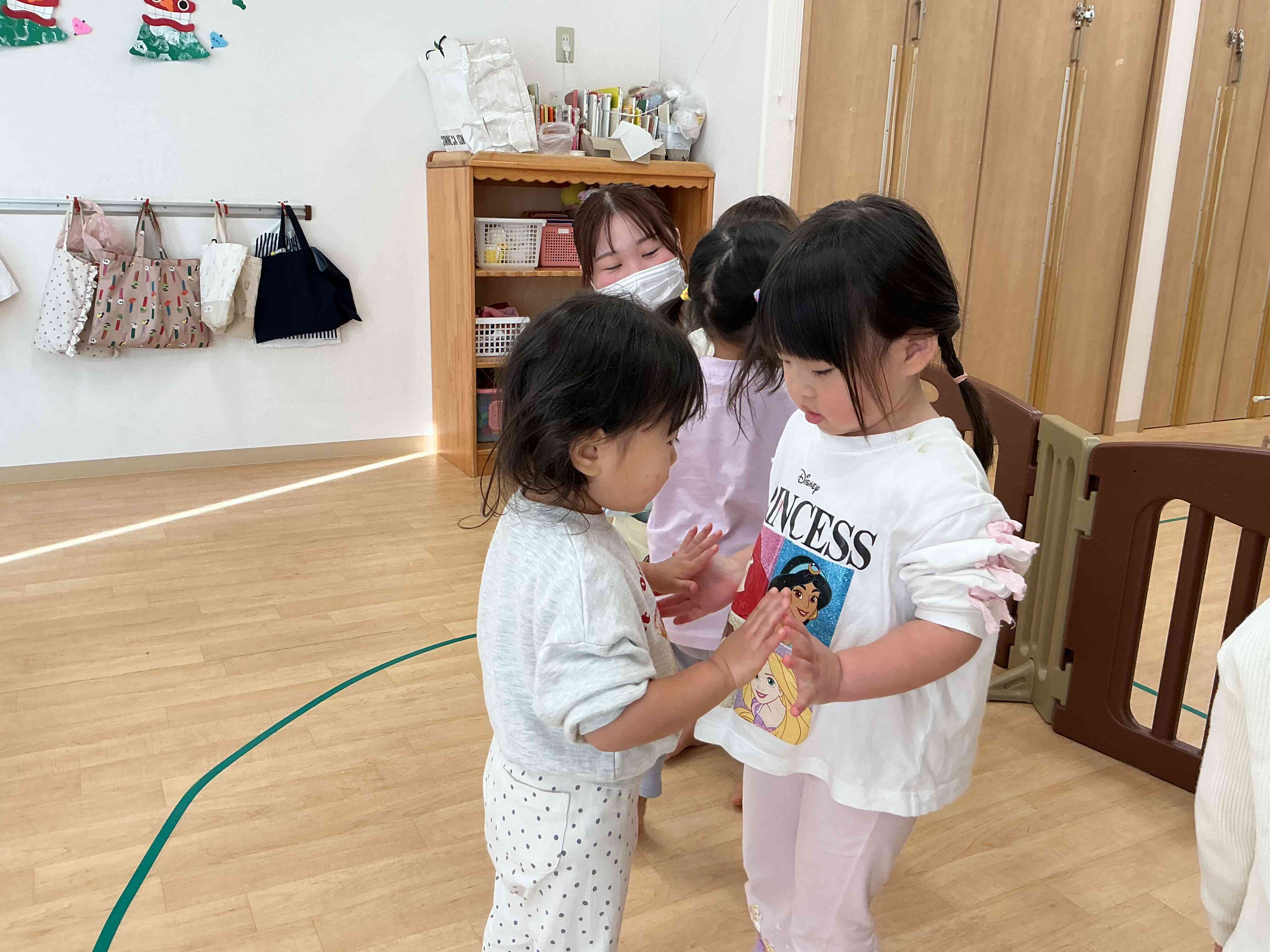 英語〜うさぎ組(2歳児)〜