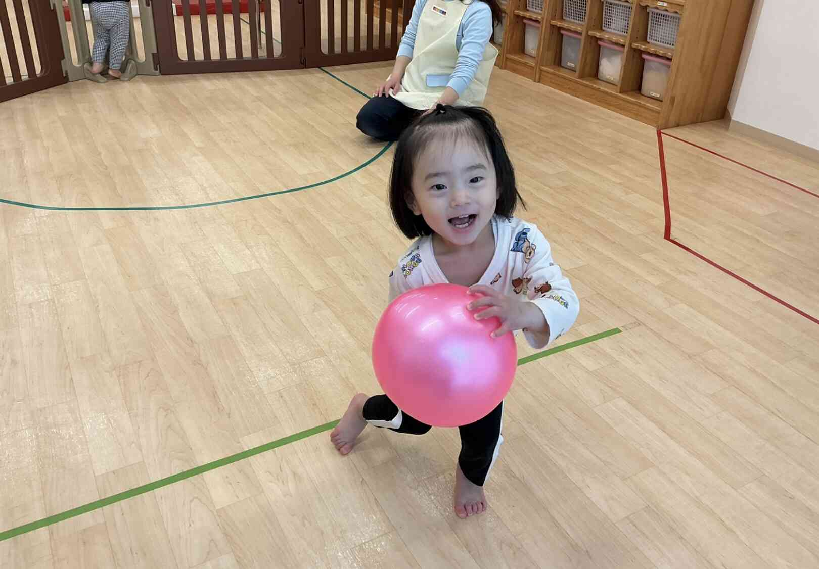 お部屋遊び〜あひる組(1歳児)〜