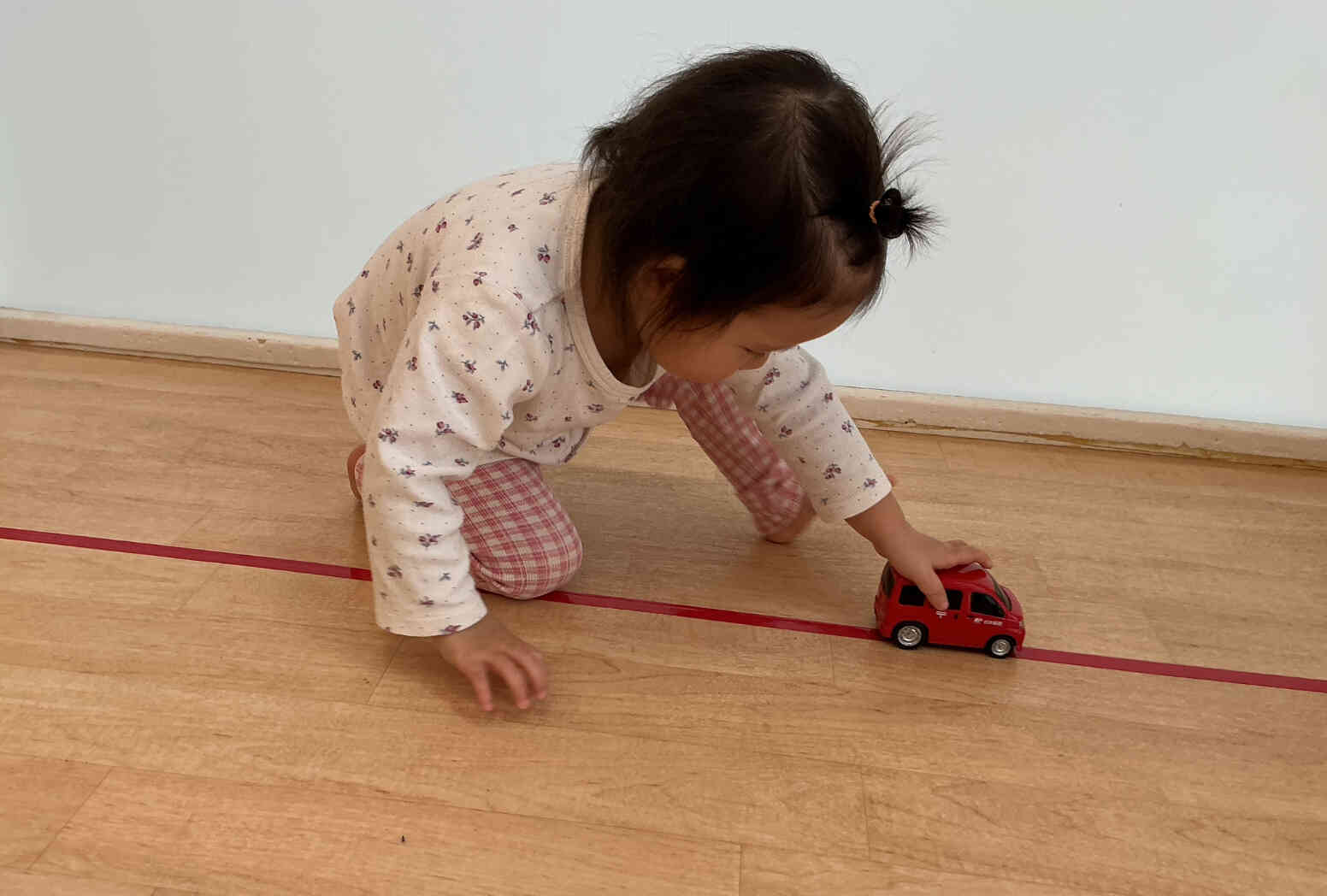 お部屋遊びの様子〜うさぎ組(2歳児)〜