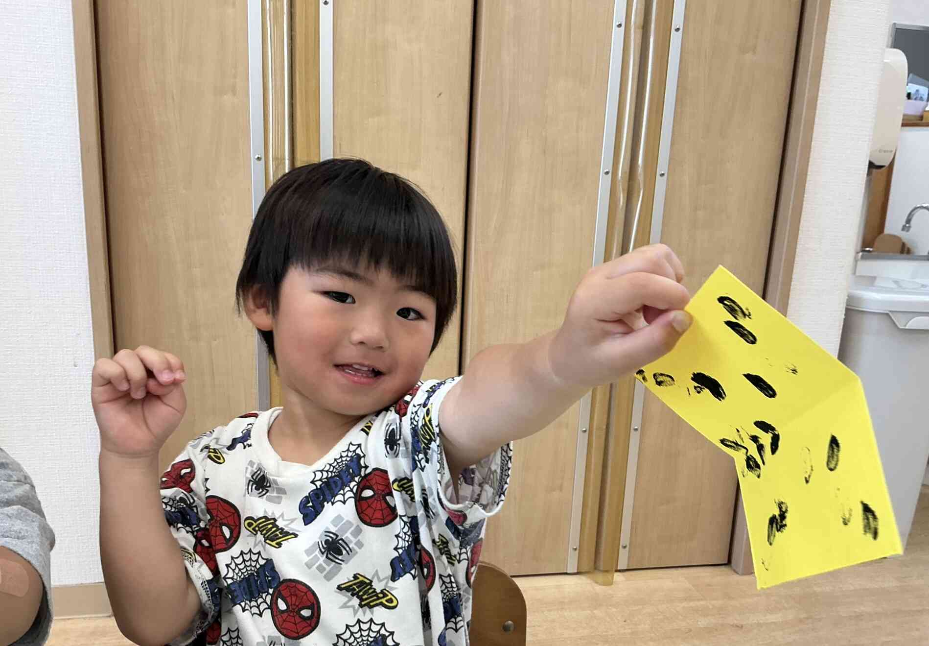 製作の様子〜うさぎ組（2歳児）〜