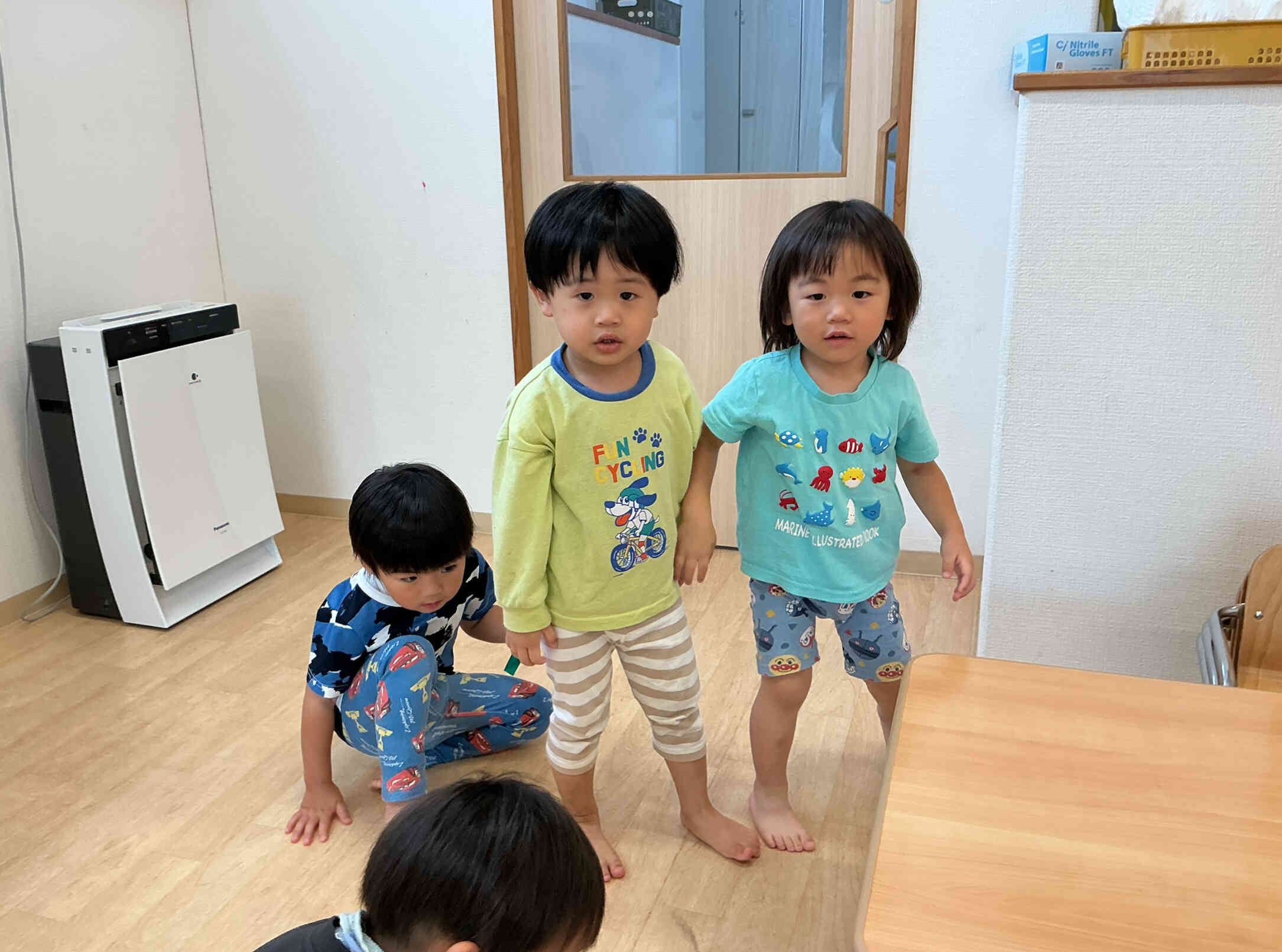 お部屋遊びの様子〜うさぎ組（2歳児）〜