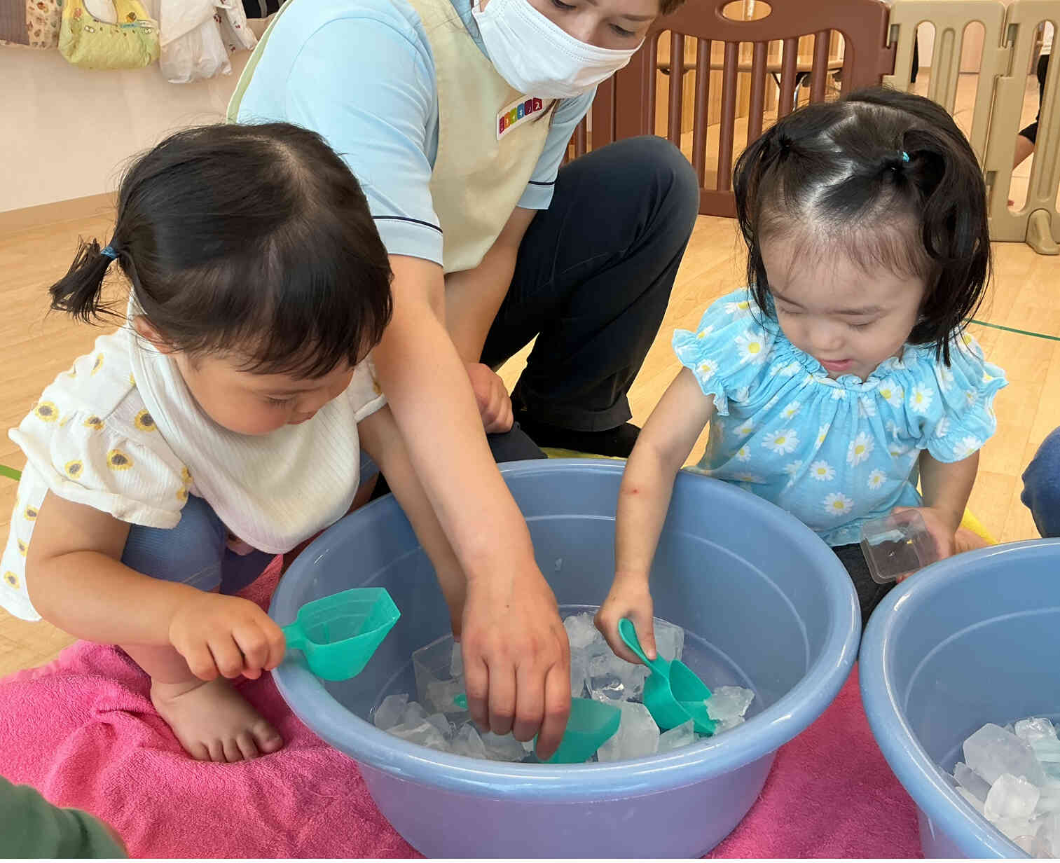 氷遊び〜あひるぐみ(1歳児)〜