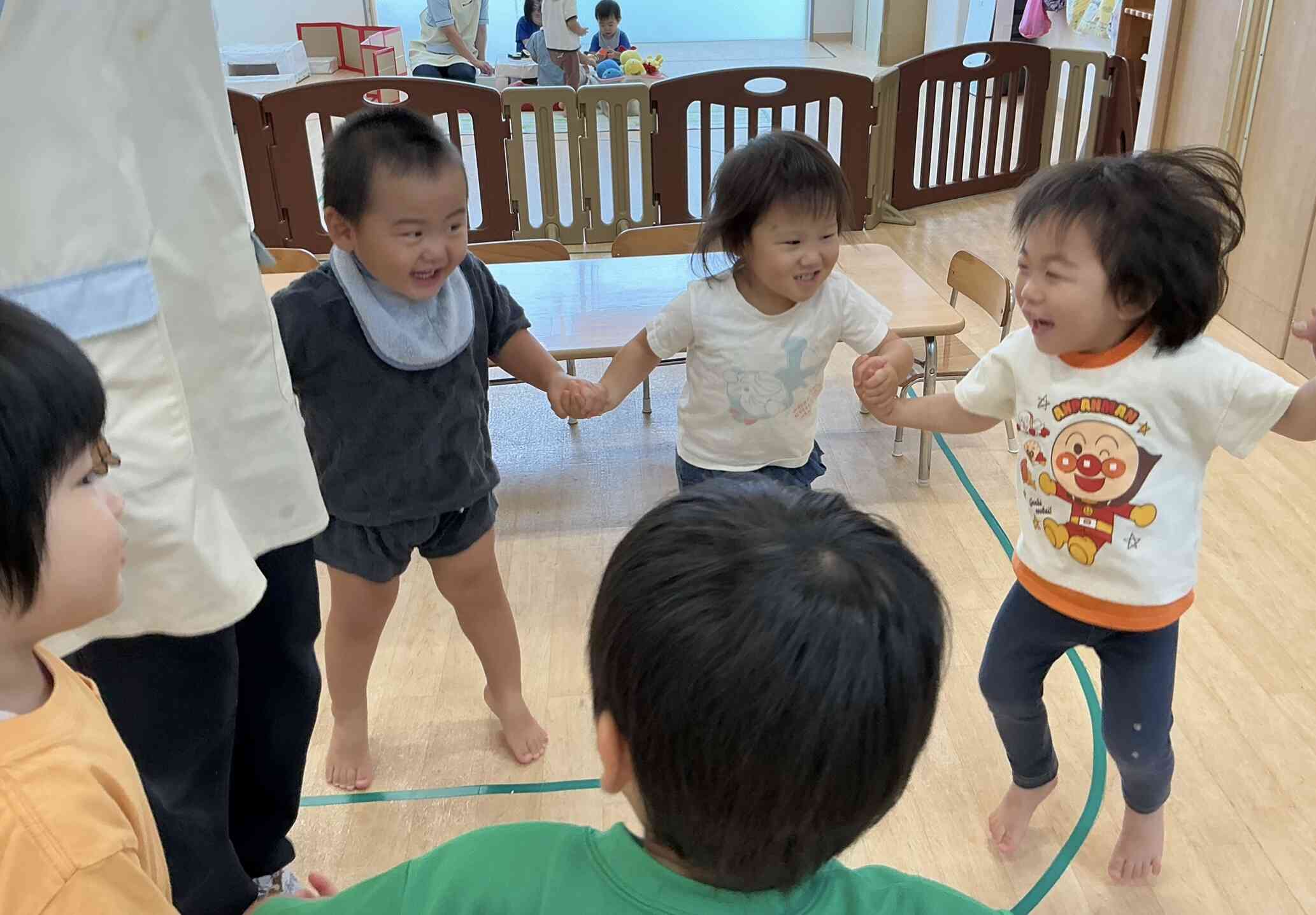英語の様子〜うさぎ組（2歳児）〜
