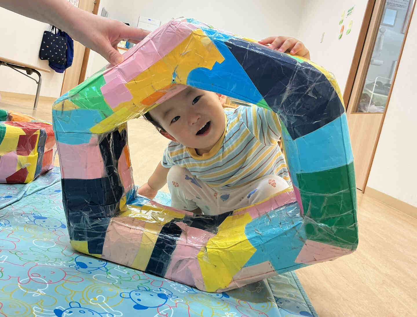 お部屋あそび〜ひよこぐみ(0歳児)〜