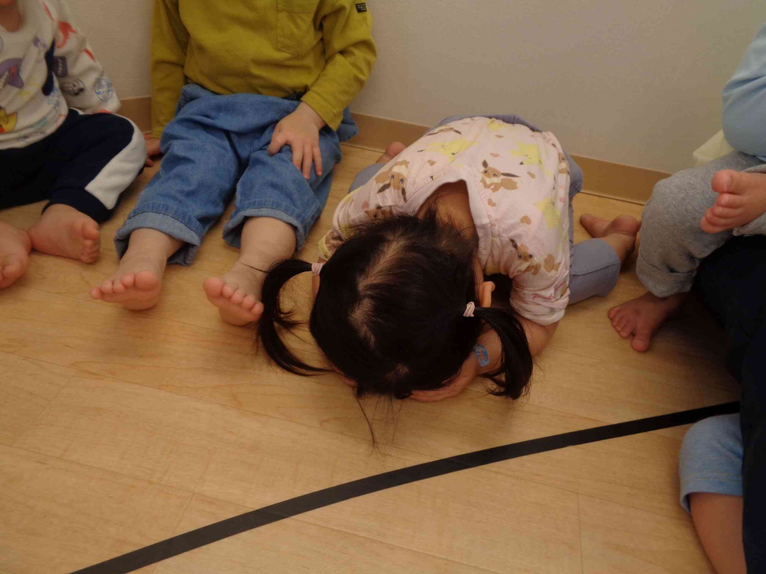 だんごむしポーズ