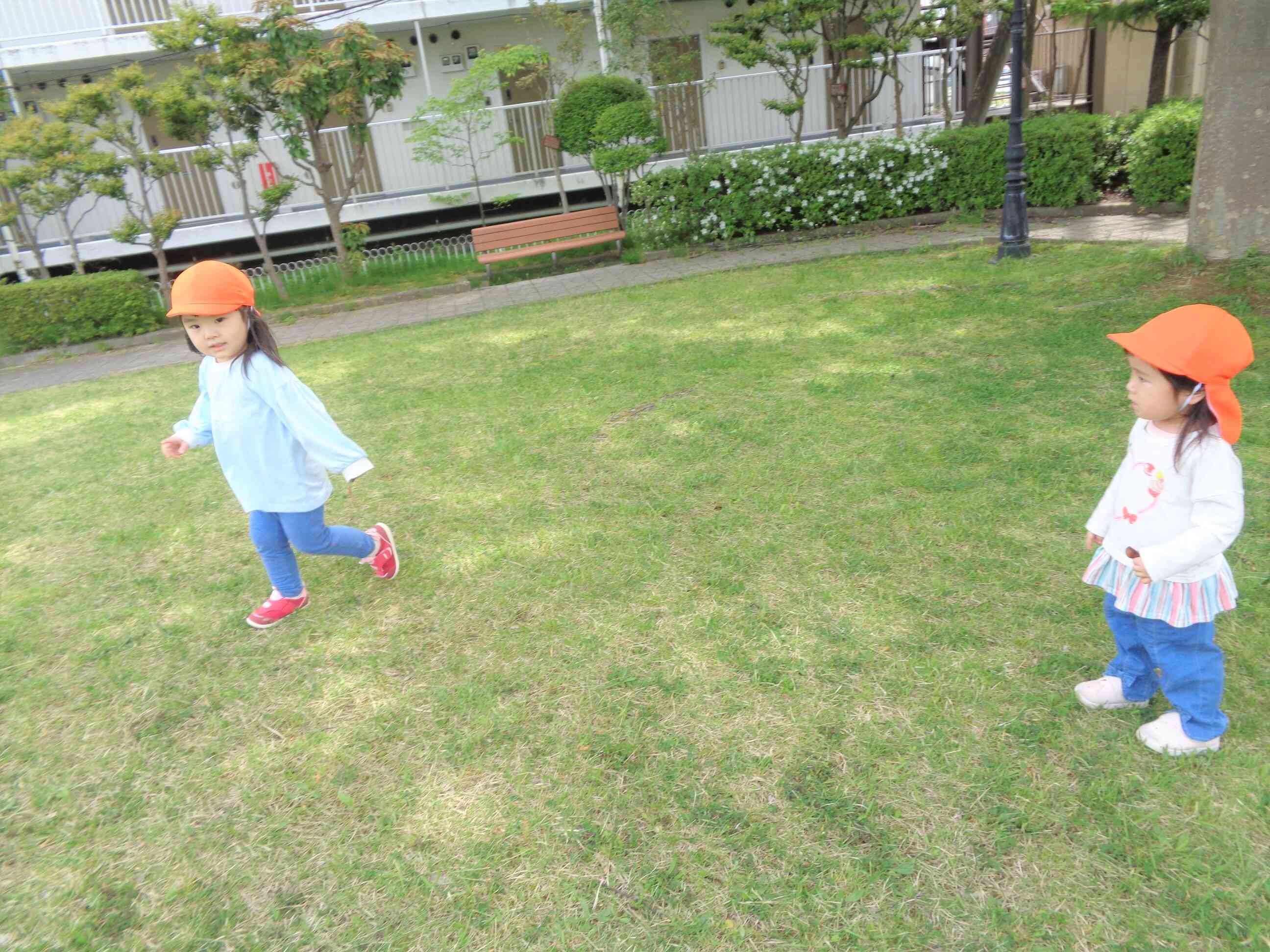 近くの公園で”おもいっきり”遊んでいます！